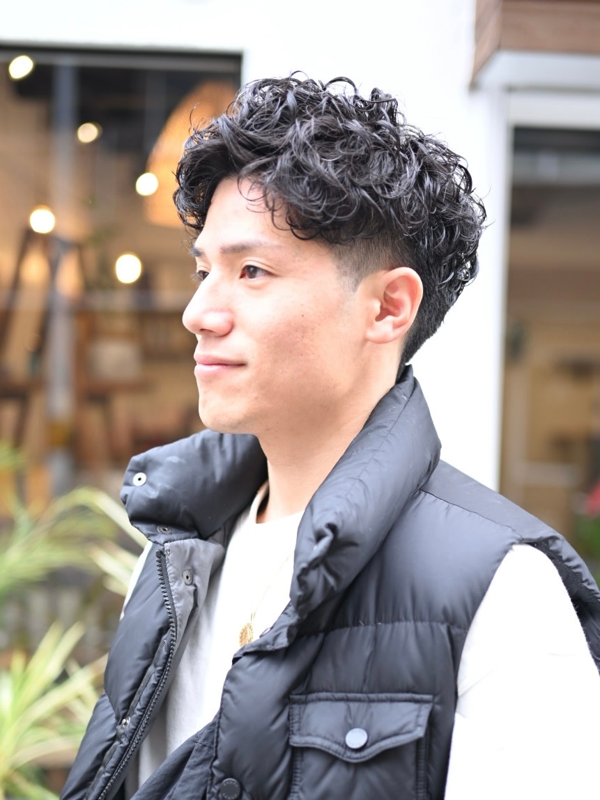 KAULA hair&spa【カウラ ヘアアンドスパ】のスタイル紹介。【メンズパーマ】大人の渋髪