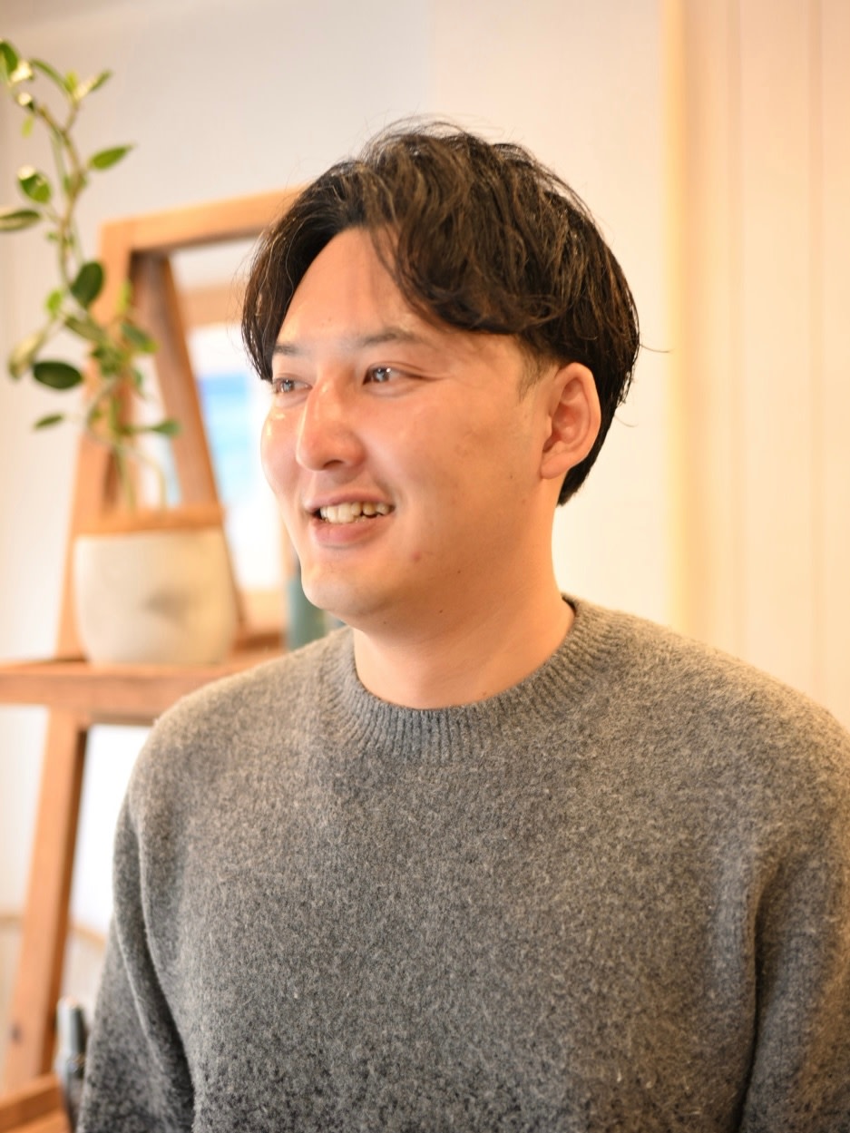 KAULA hair&spa【カウラ ヘアアンドスパ】のスタイル紹介。【渋髪】大人のセンターパート