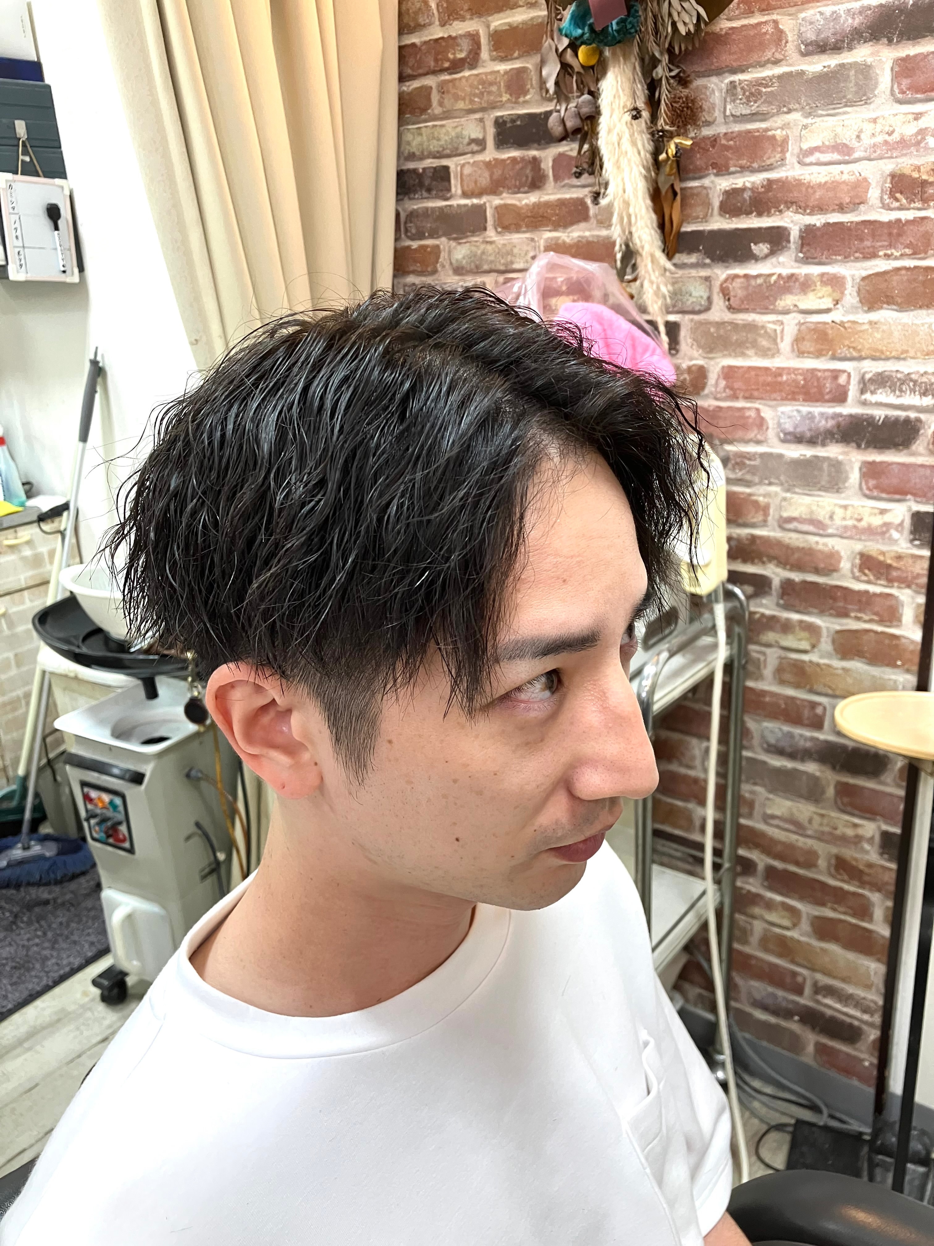 Hair Salon ふらっと【フラット】のスタイル紹介。センターパート+ツイストパーマ