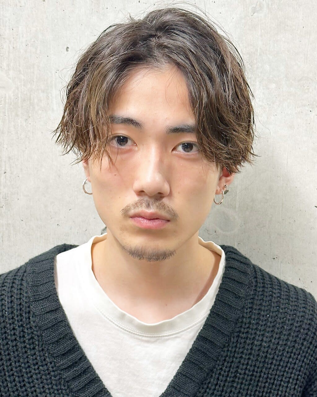 kafka hair 吉祥寺店【カフカヘア】【カフカヘア キチジョウジテン】のスタイル紹介。フェザーパーマグレーブルーカラー刈り上げショートパンク