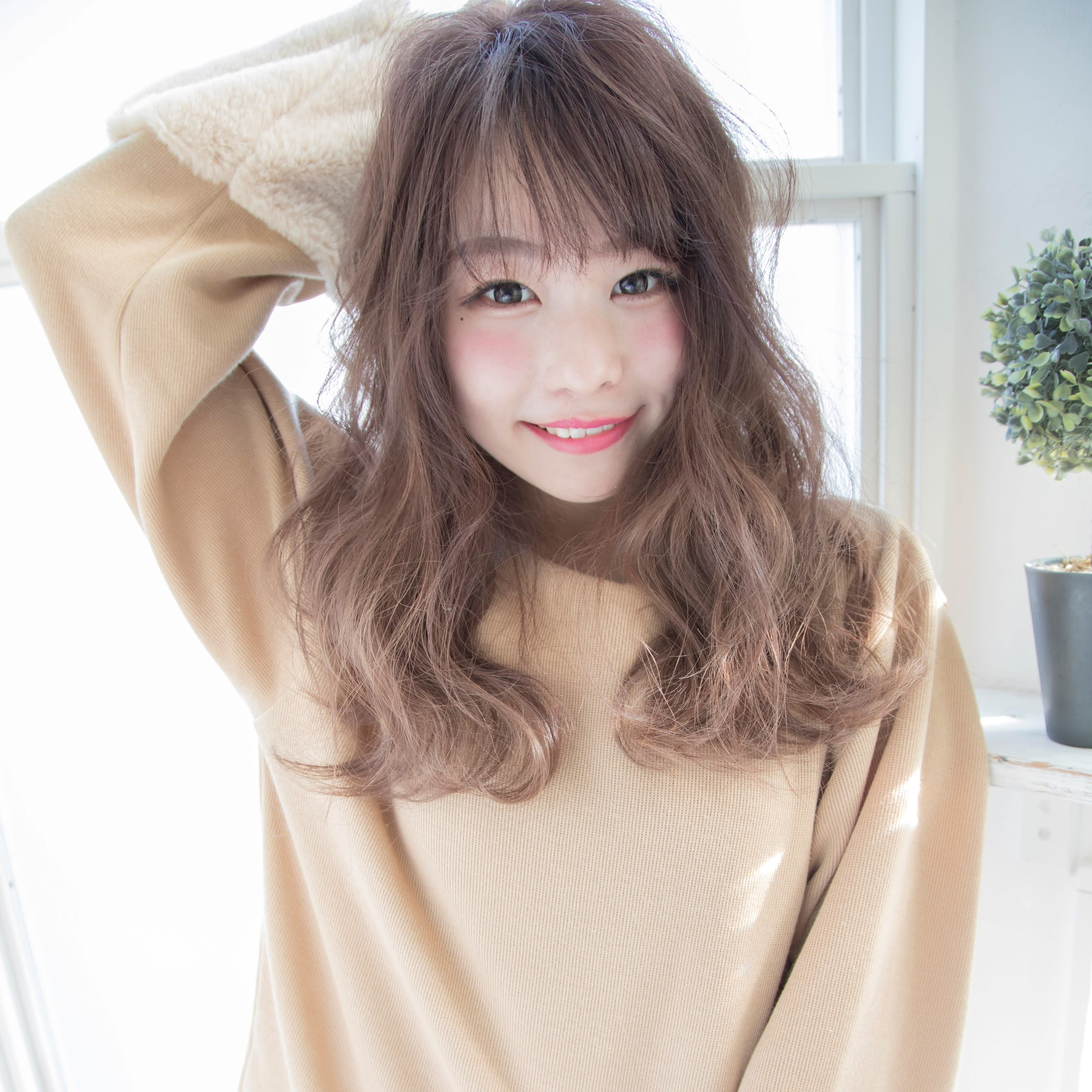 【全席半個室サロン】Natural 新宿店 髪質改善＆ヘッドスパ【ゼンセキハンコシツサロンナチュラルシンジュクテン カミシツカイゼンヘッドスパ】のスタイル紹介。☆スモーキーベージュ×リラックスウェーブ☆-新宿店-