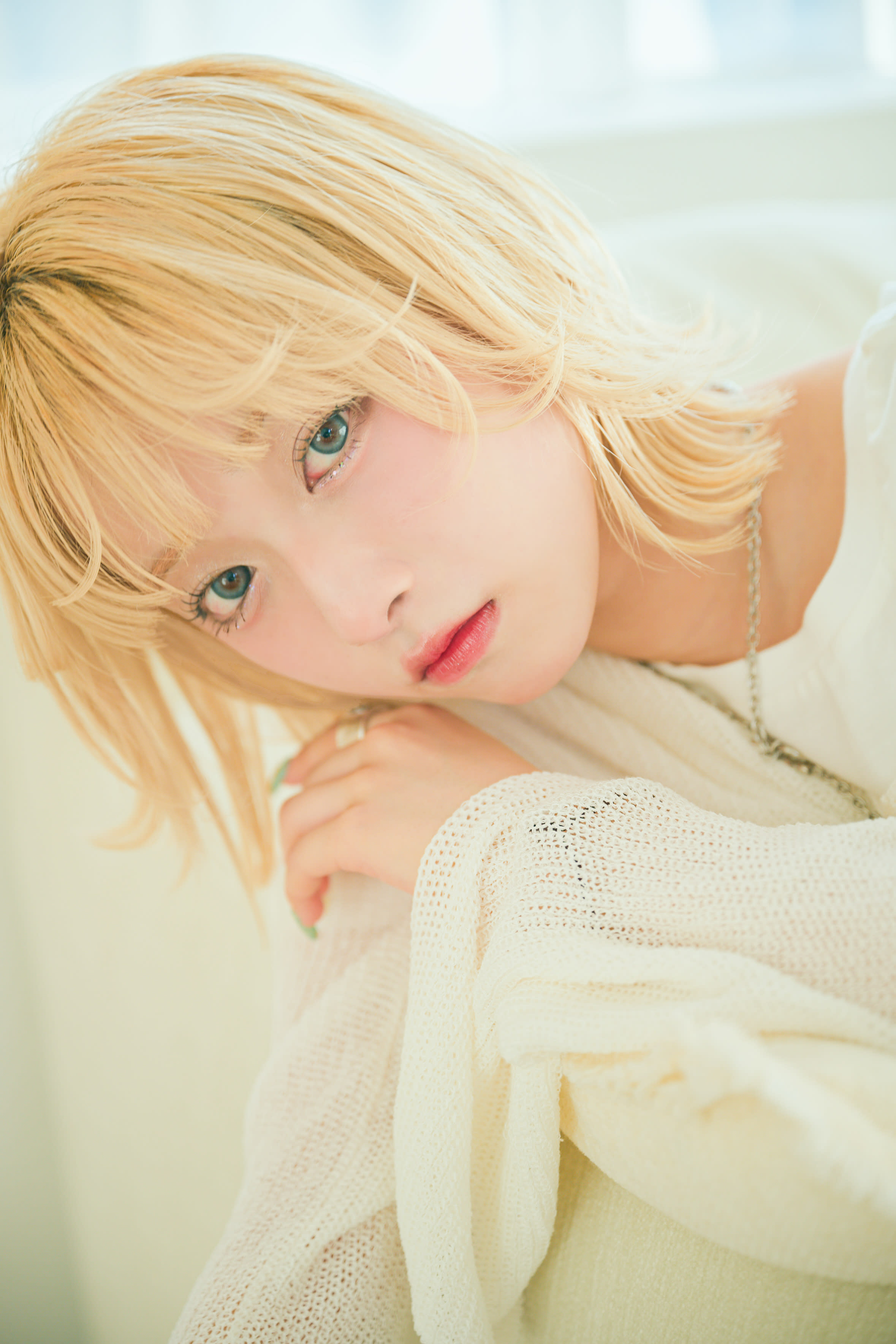 little 名駅【リトル メイエキ】のスタイル紹介。束感ブロンドボブウルフ