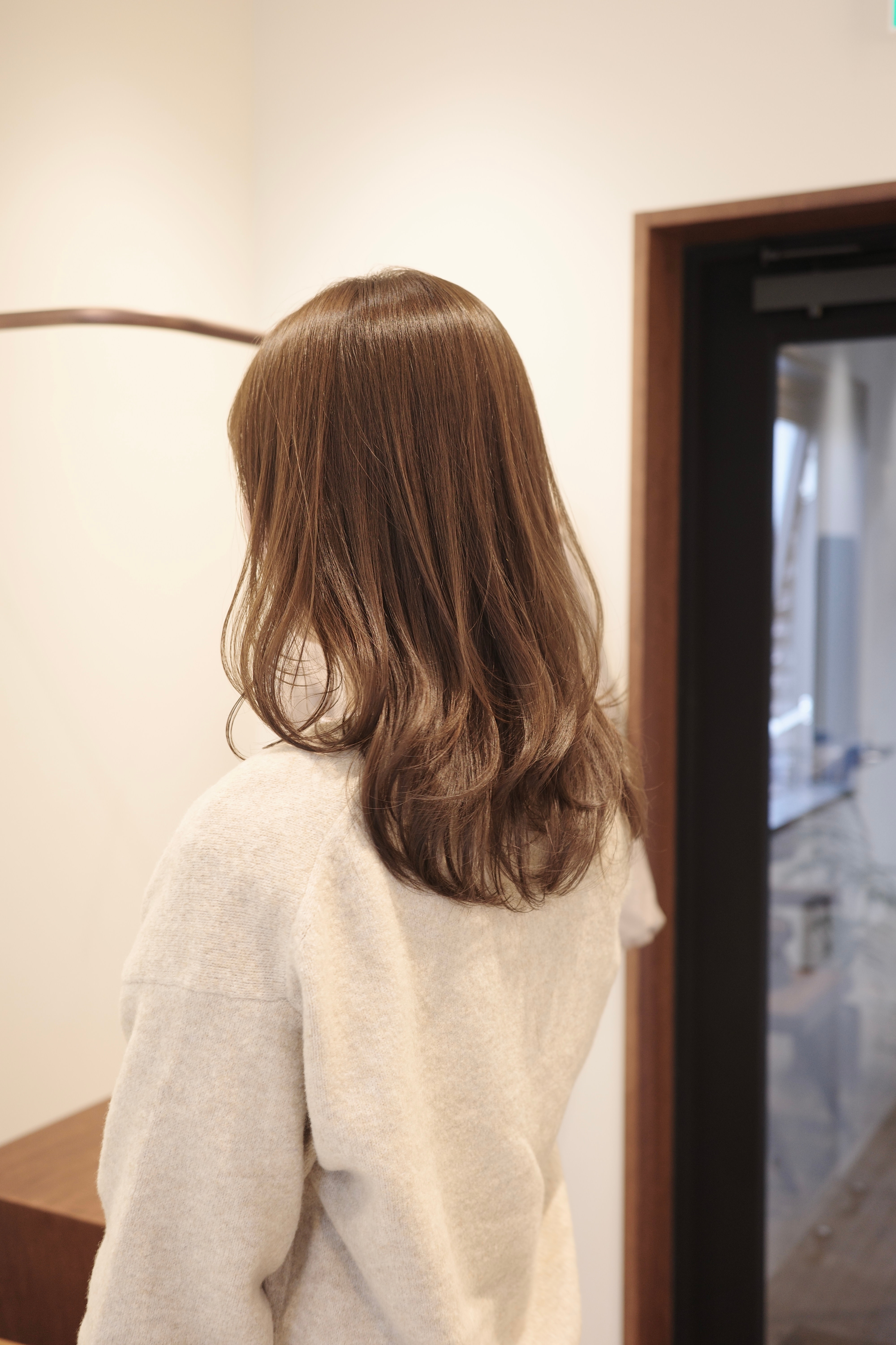 プライベートサロン Retrait【ルトレ】【プライベートサロン ルトレ】のスタイル紹介。ミディアムレイヤー　オリーブベージュ