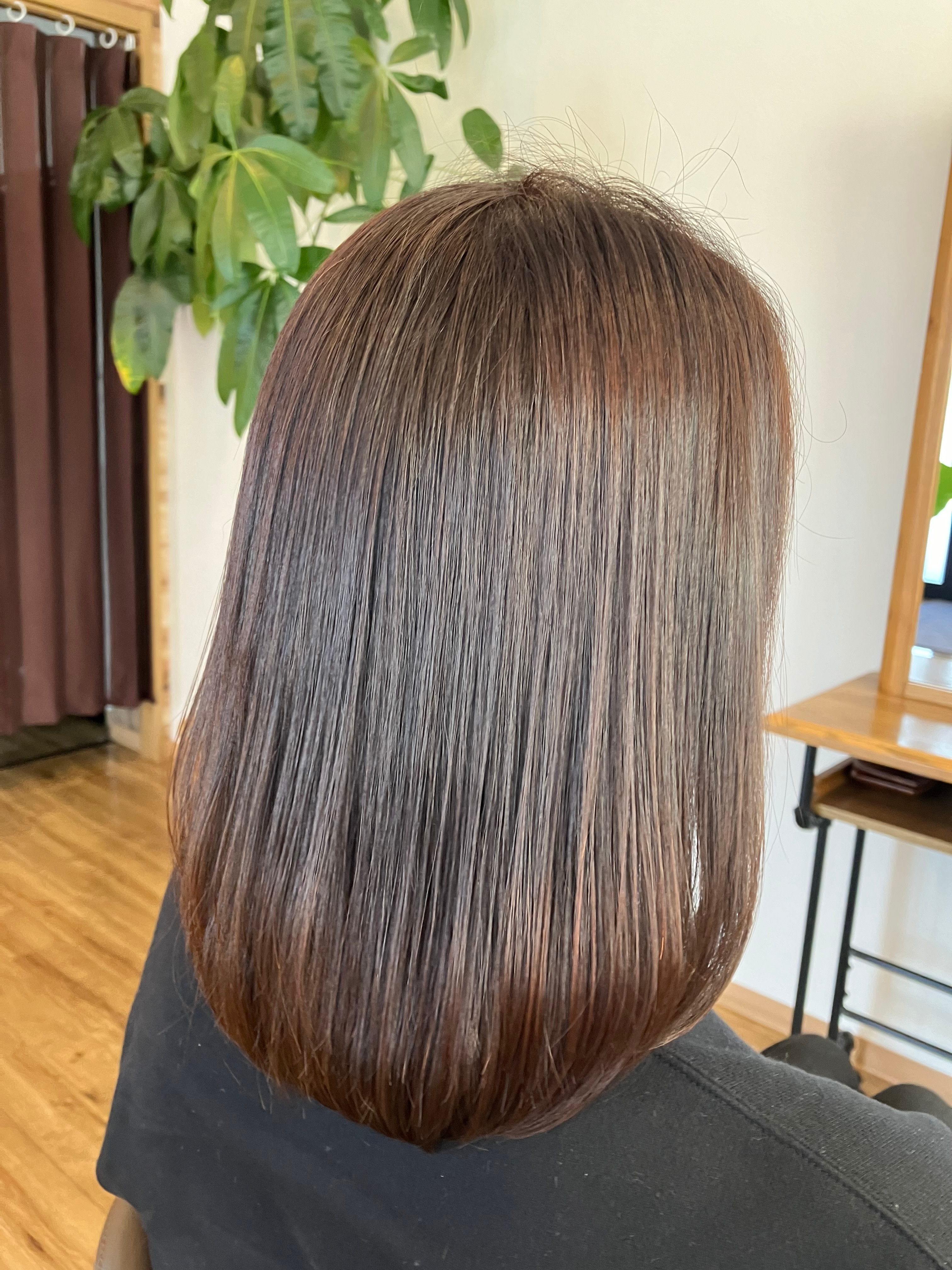 Hygge Coroico【ヒュッゲ コロイコ】のスタイル紹介。矯正毛に極太コテを巻いて柔らかいカール感のあるスタイルに