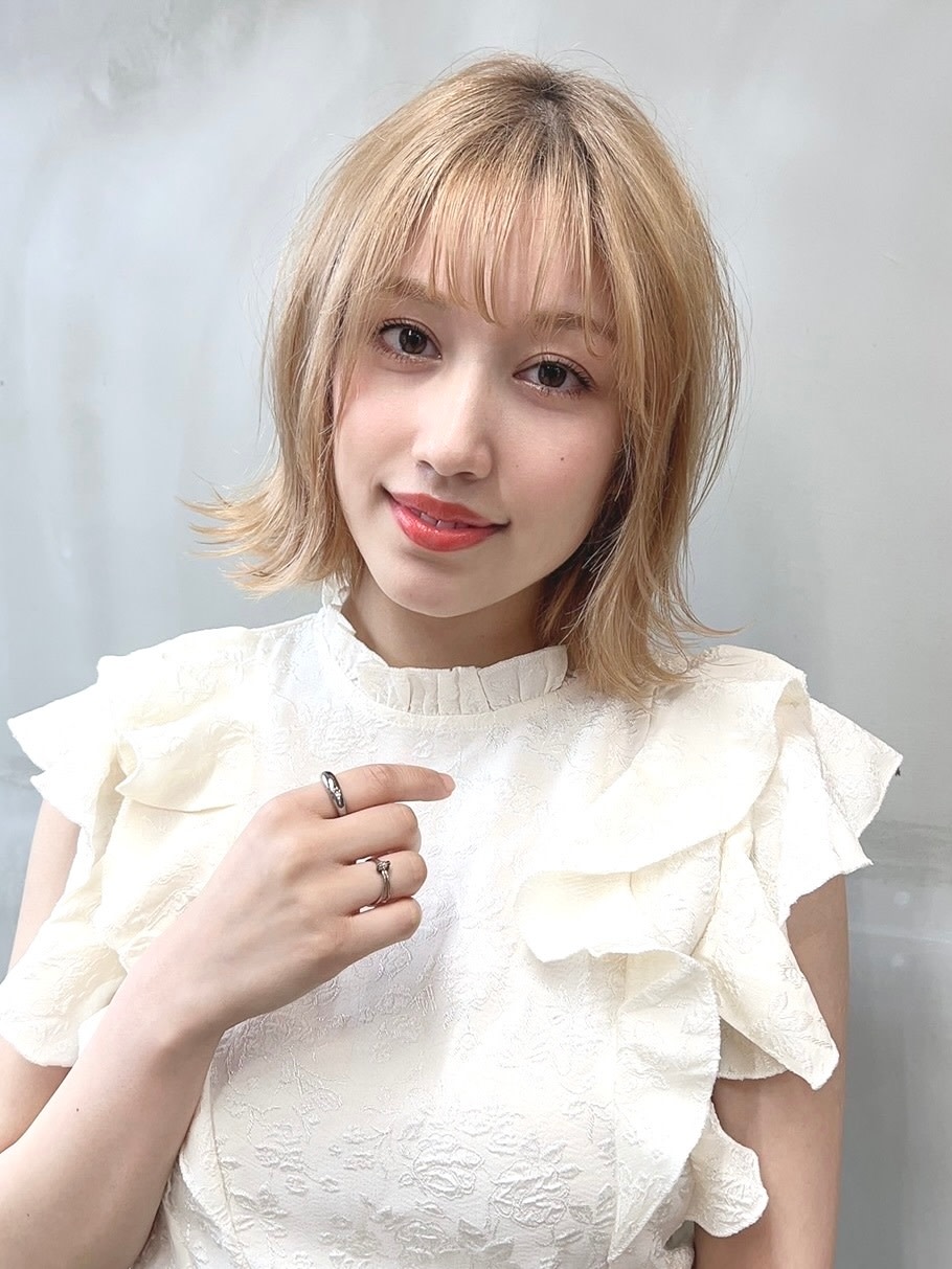 SOURCE 京都河原町【ソース】【ソースキョウトカワラマチ】のスタイル紹介。【SOURCE】外はねハイトーンボブ