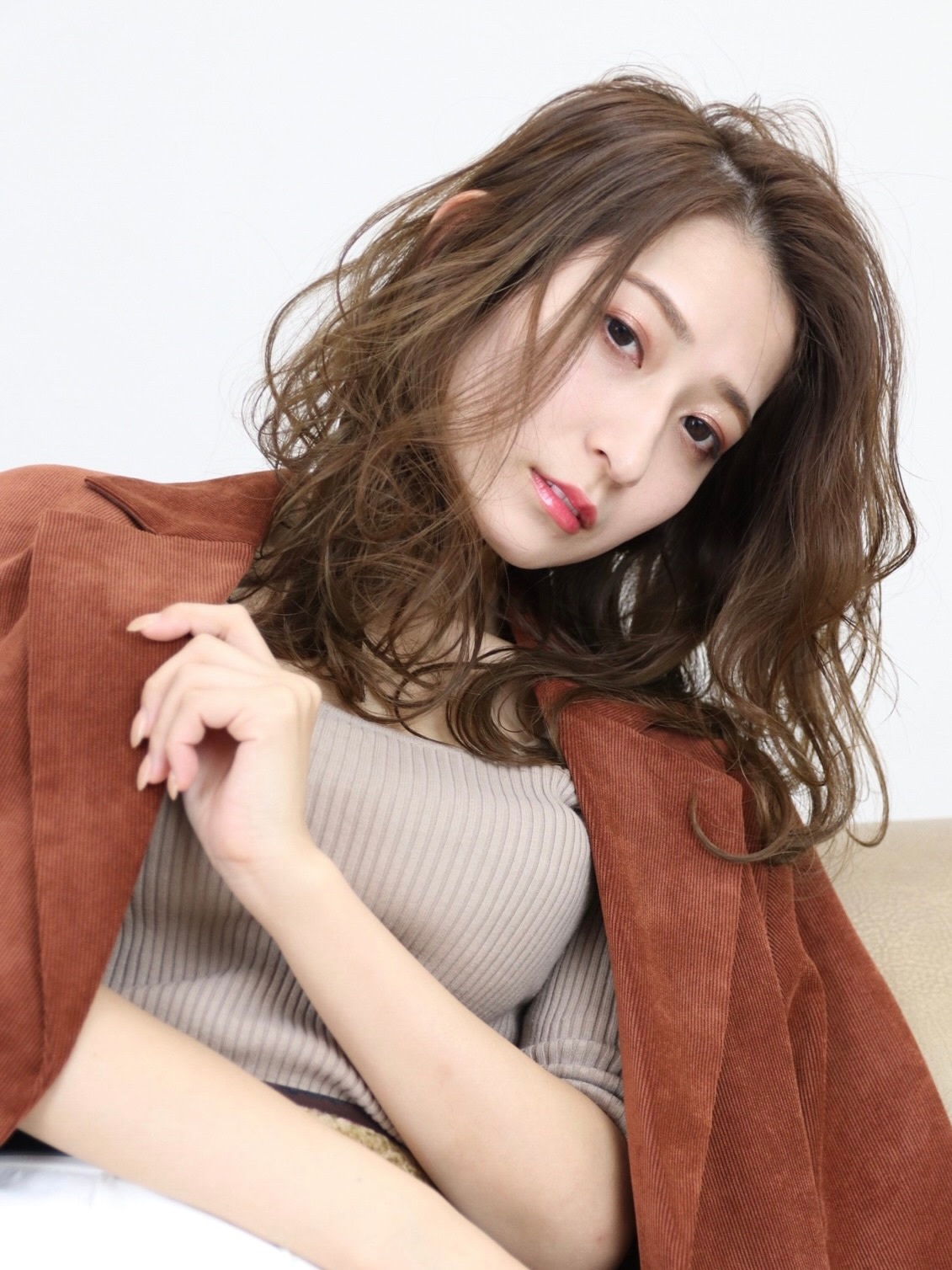 SOURCE 京都河原町【ソース】【ソースキョウトカワラマチ】のスタイル紹介。【SOURCE】くすみベージュ