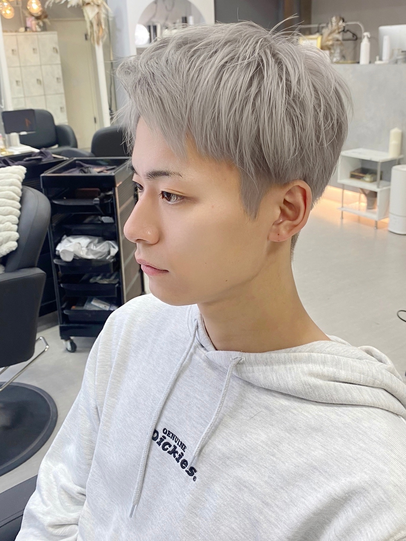 XELM Beauty salon【ジィルム ビューティーサロン】のスタイル紹介。ハイトーンスパイキーショート