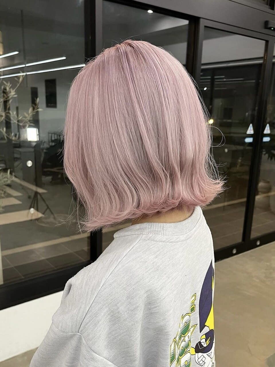 Nought etre 西金沢【ノート エートル ニシカナザワ】のスタイル紹介。ホワイトピンク10代20代ミディアムボブハイトーン韓国ツヤ