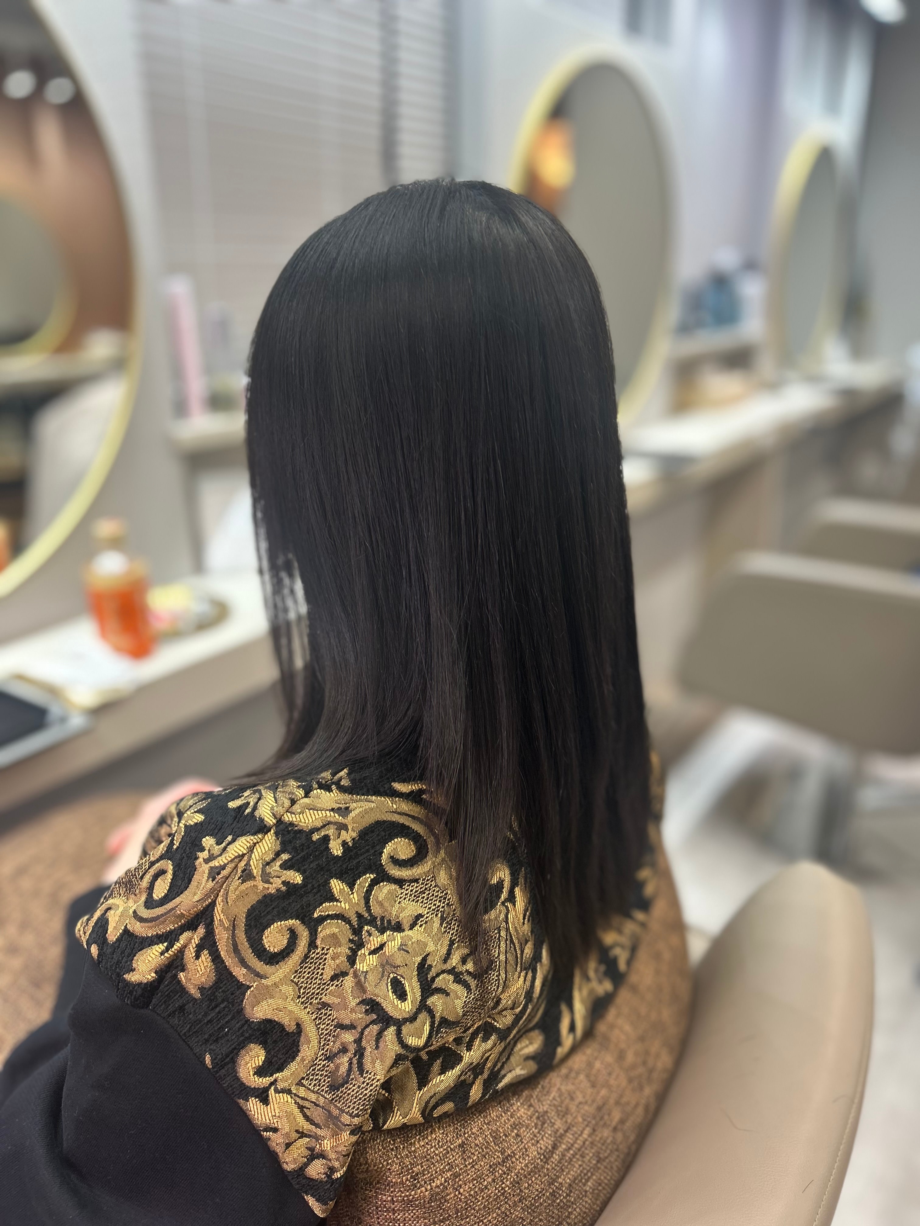 a-o 花咲町【アオ ハナサキチョウ】のスタイル紹介。ツヤ髪ミディアムレイヤー