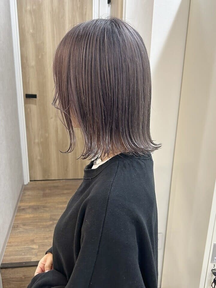 ambitious せんげん台【アンビシャス センゲンダイ】のスタイル紹介。☆ダブルカラーラベンダーグレージュ　切りっぱなしボブ