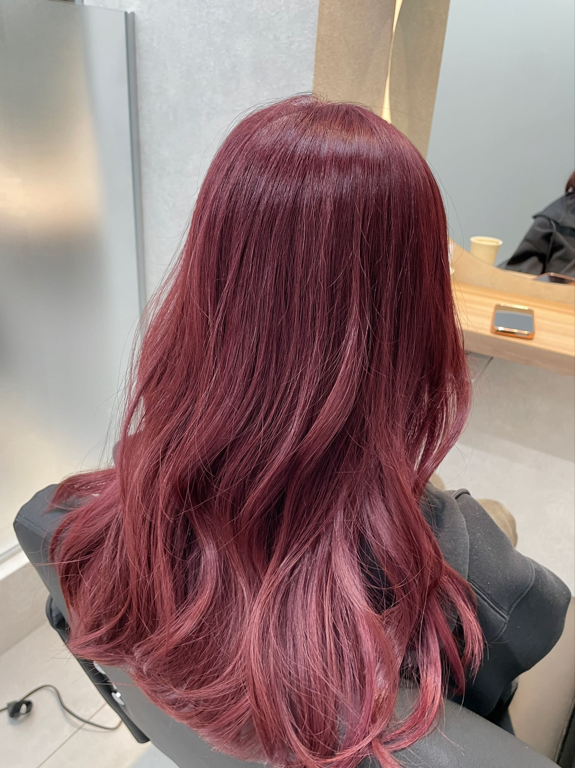 NIKA 【ニカ】 半個室サロン【ニカハンコシツサロン】のスタイル紹介。ボルドーピンク