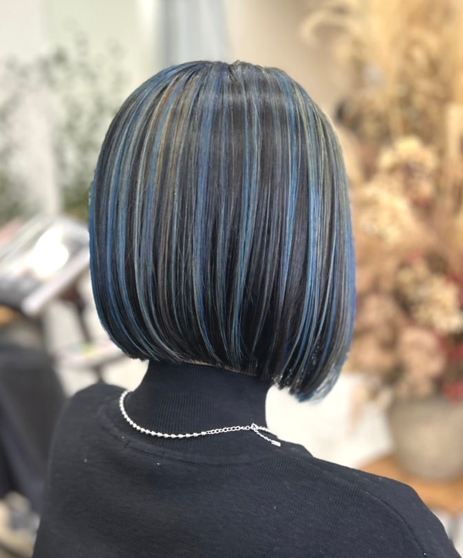 LiL【リル】のスタイル紹介。ボブ/メッシュ/ブルー