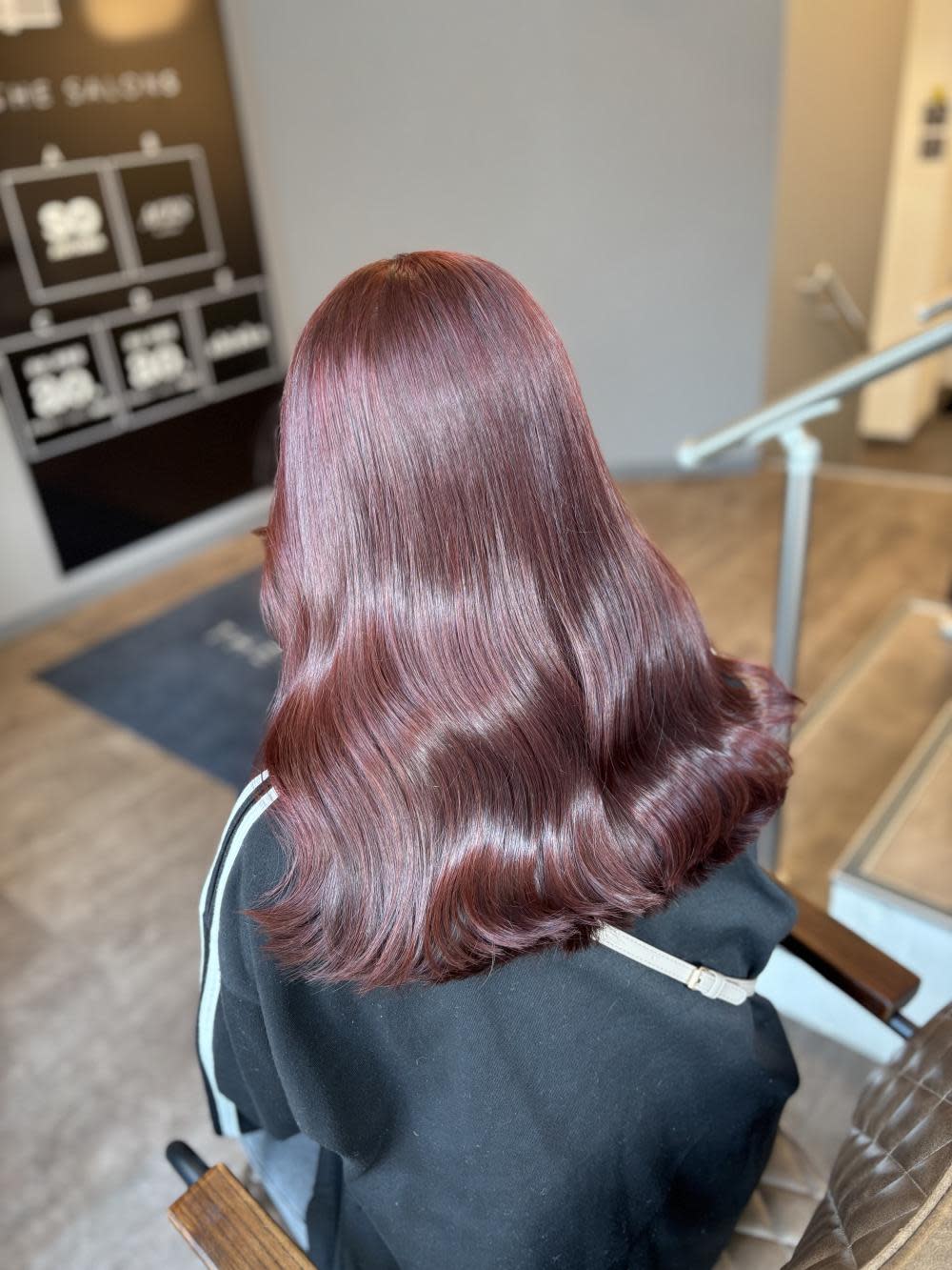 ao. 渋谷/表参道 ダブルカラー・ハイトーン・髪質改善【アオ】【アオ シブヤ オモテサンドウ ダブルカラー ハイトーン カミシツカイゼン】のスタイル紹介。ピンクラベンダー/ブリーチ無し/髪質改善