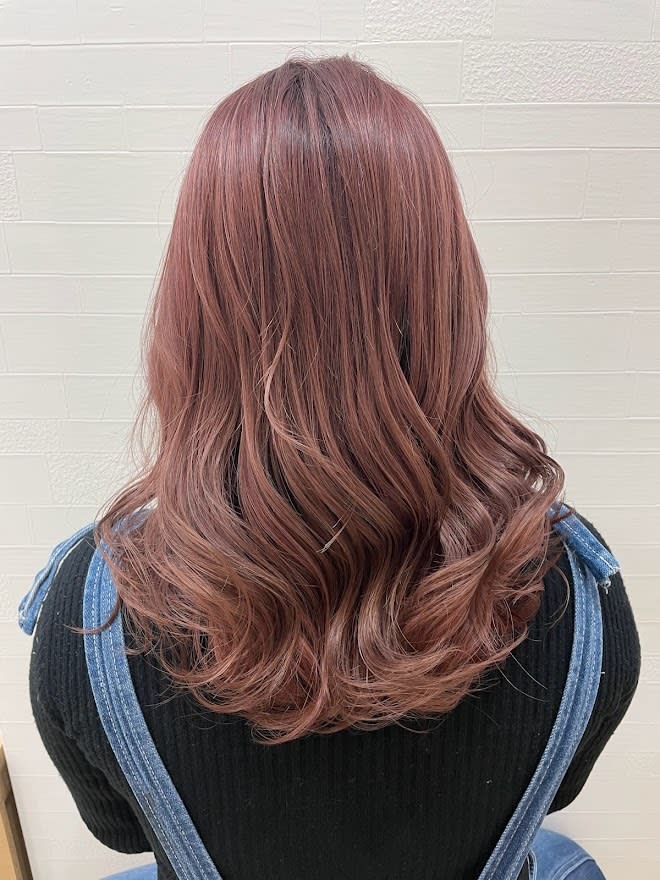 Olliy hair 戸塚店 【オーリーヘアー】【オーリーヘアー】のスタイル紹介。ハイトーンカラー/ベージュピンク/レイヤーロング/20代30