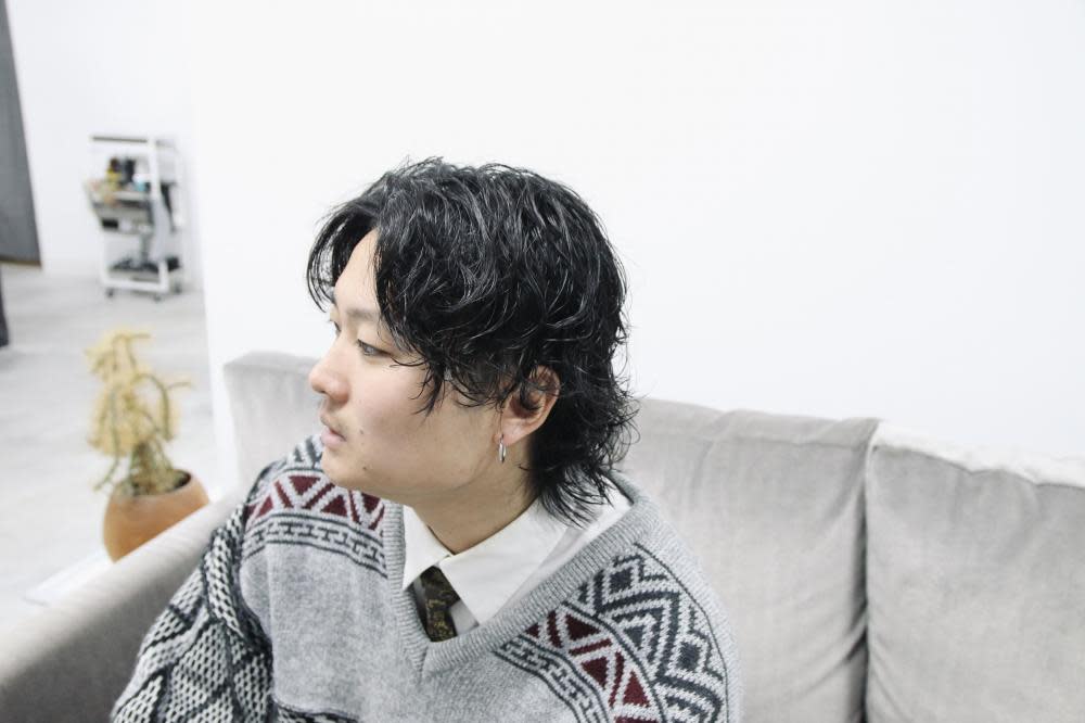 Shindy BARBER & MEN's STYLE SHOP【シンディ バーバーアンドメンズスタイルショップ】のスタイル紹介。センターパートウルフ×ニュアンスパーマ