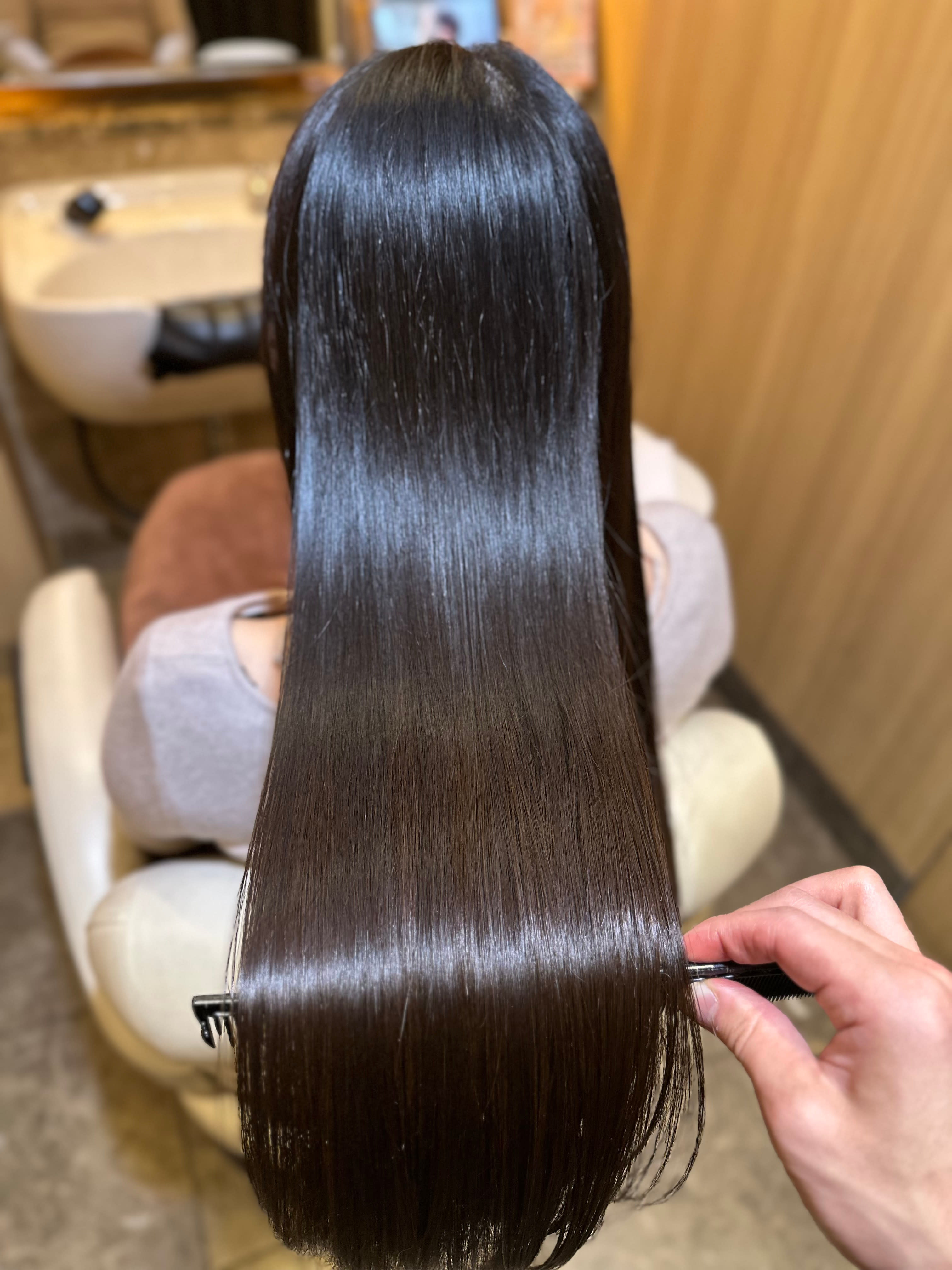 髪質改善×白髪染め R de Beaute【カミシツカイゼンカケルシラガゾメ アールドボーテ】のスタイル紹介。オイルカラーで極限までダメージレスカラー