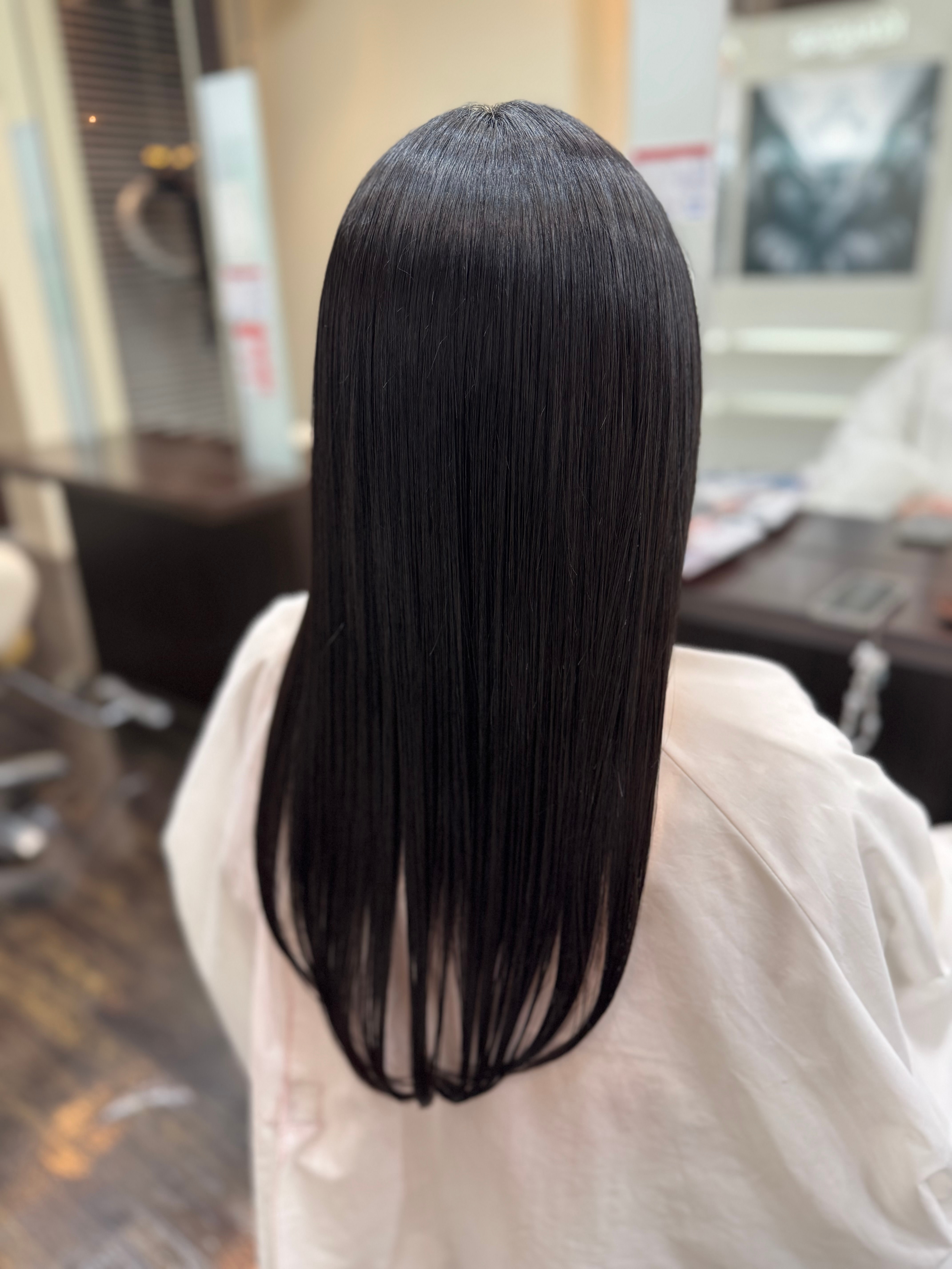 Chart Reuse シャルトルーズ【シャルトルーズ】のスタイル紹介。ストレートニュアンスで魅せる大人仕立て／髪質改善トリートメン