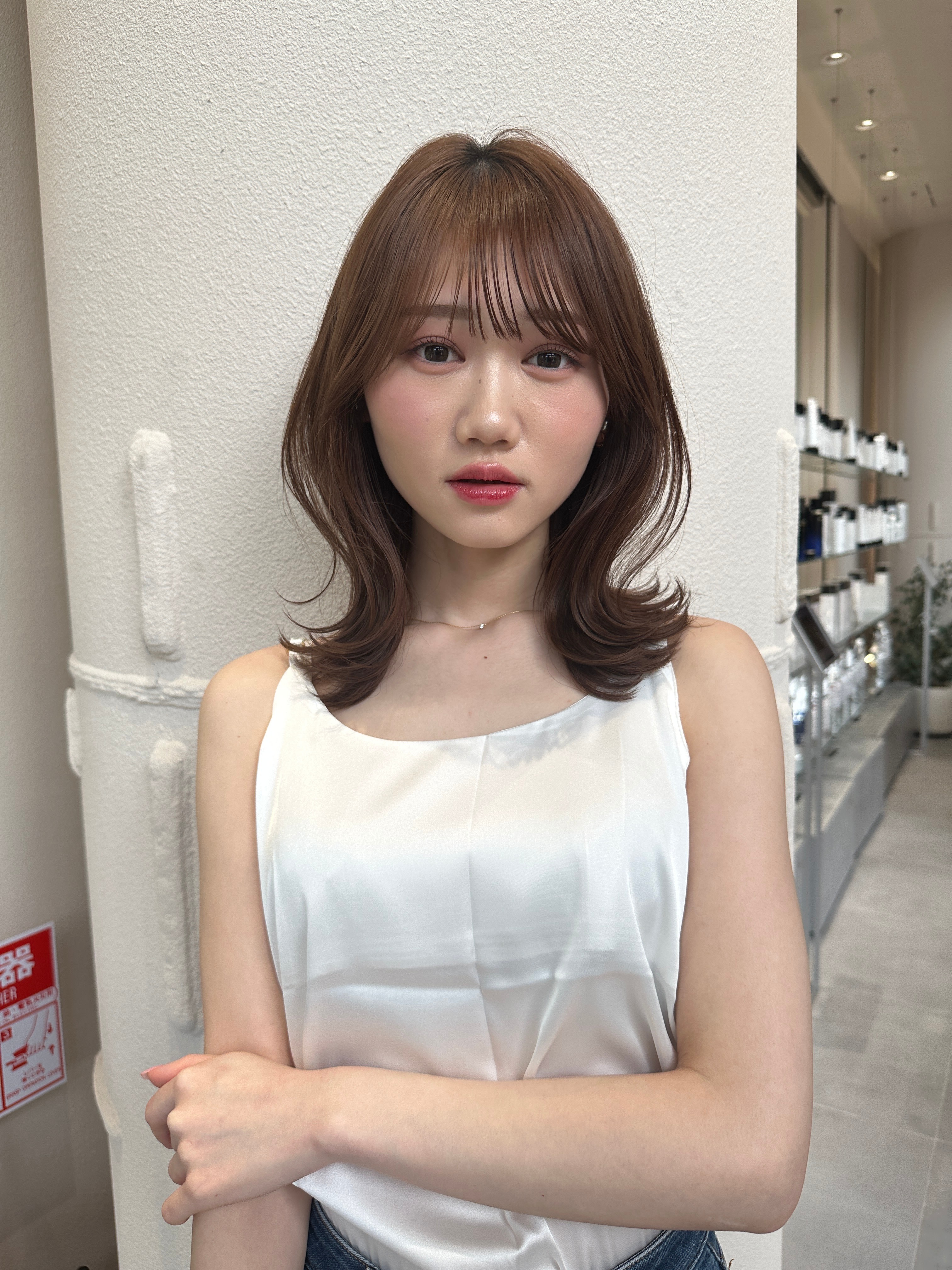 MINX OVER【ミンクスオーバー】のスタイル紹介。外ハネくびれミディアム