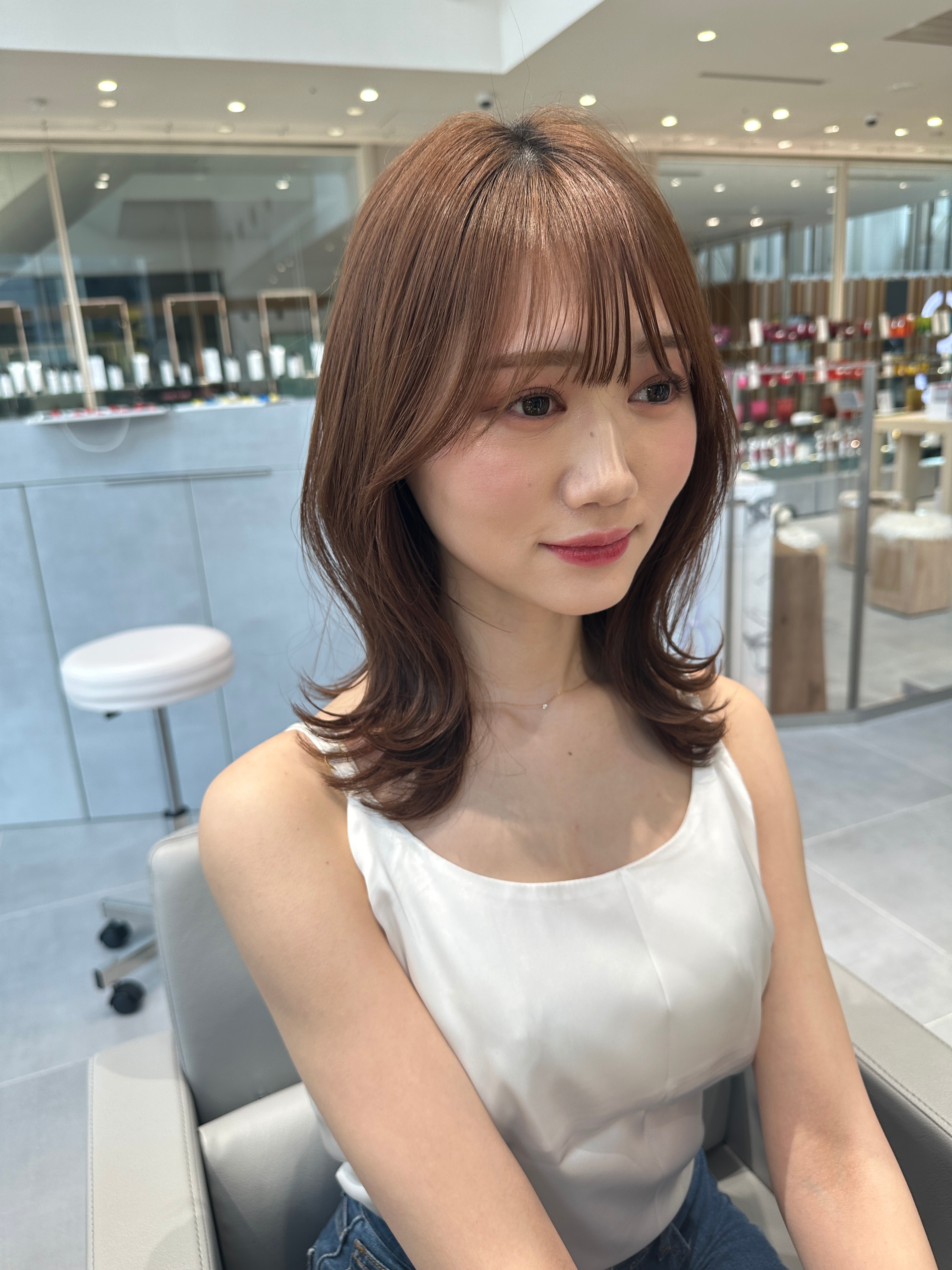 MINX OVER【ミンクスオーバー】のスタイル紹介。外ハネくびれミディアム