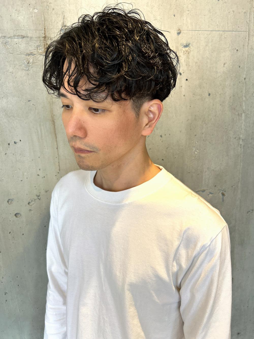 LUXIS THE BACKROOM【ラグシス　ザ　バックルーム】のスタイル紹介。波巻きスパイラル