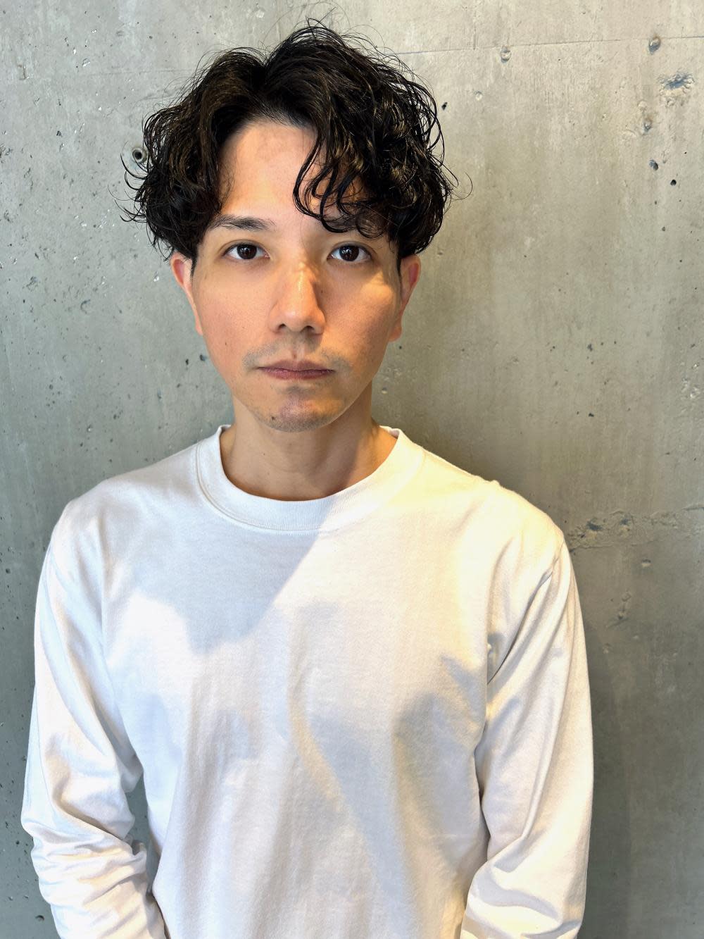 LUXIS THE BACKROOM【ラグシス　ザ　バックルーム】のスタイル紹介。波巻きスパイラル