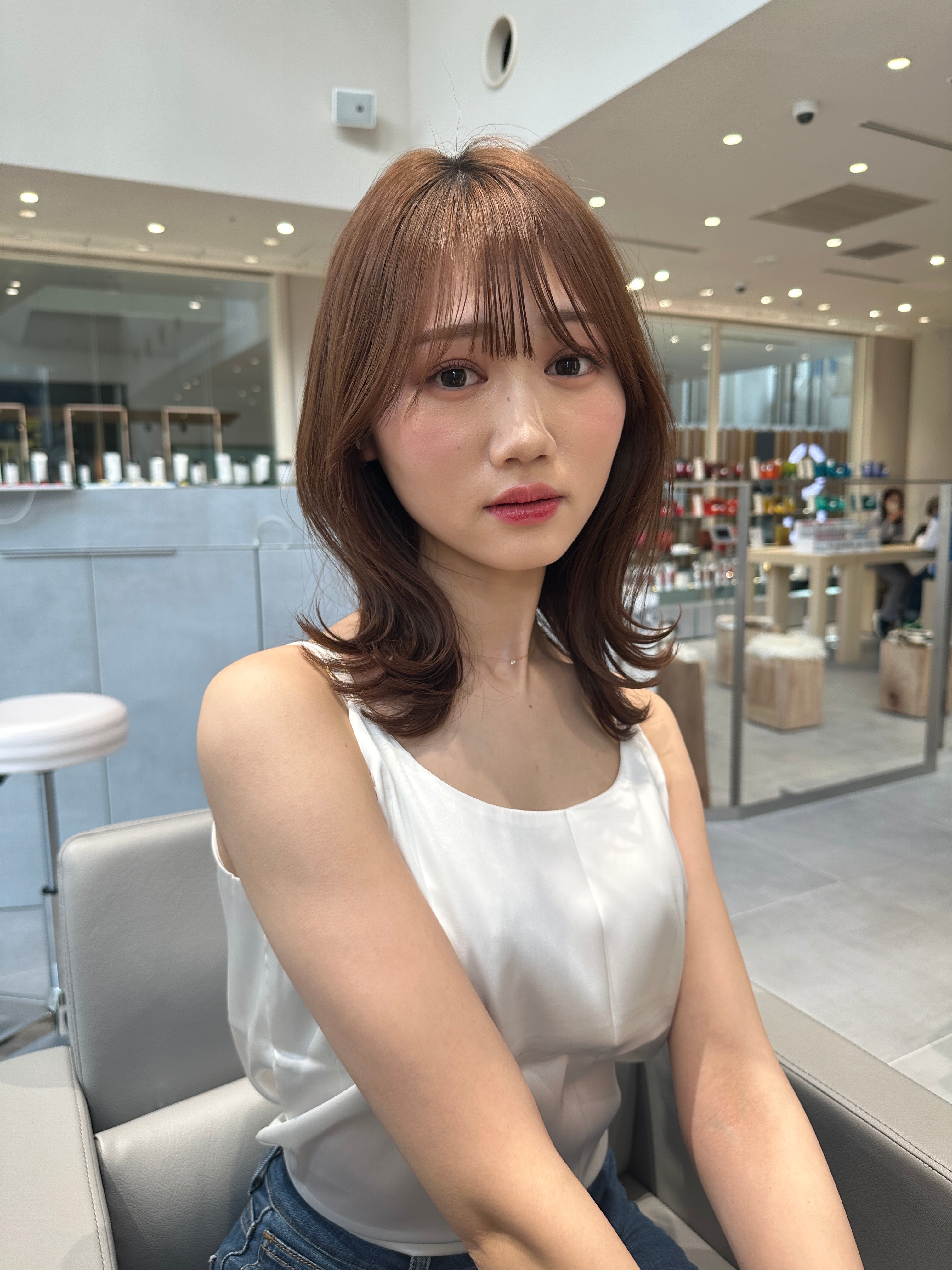 MINX OVER【ミンクスオーバー】のスタイル紹介。外ハネくびれミディアム