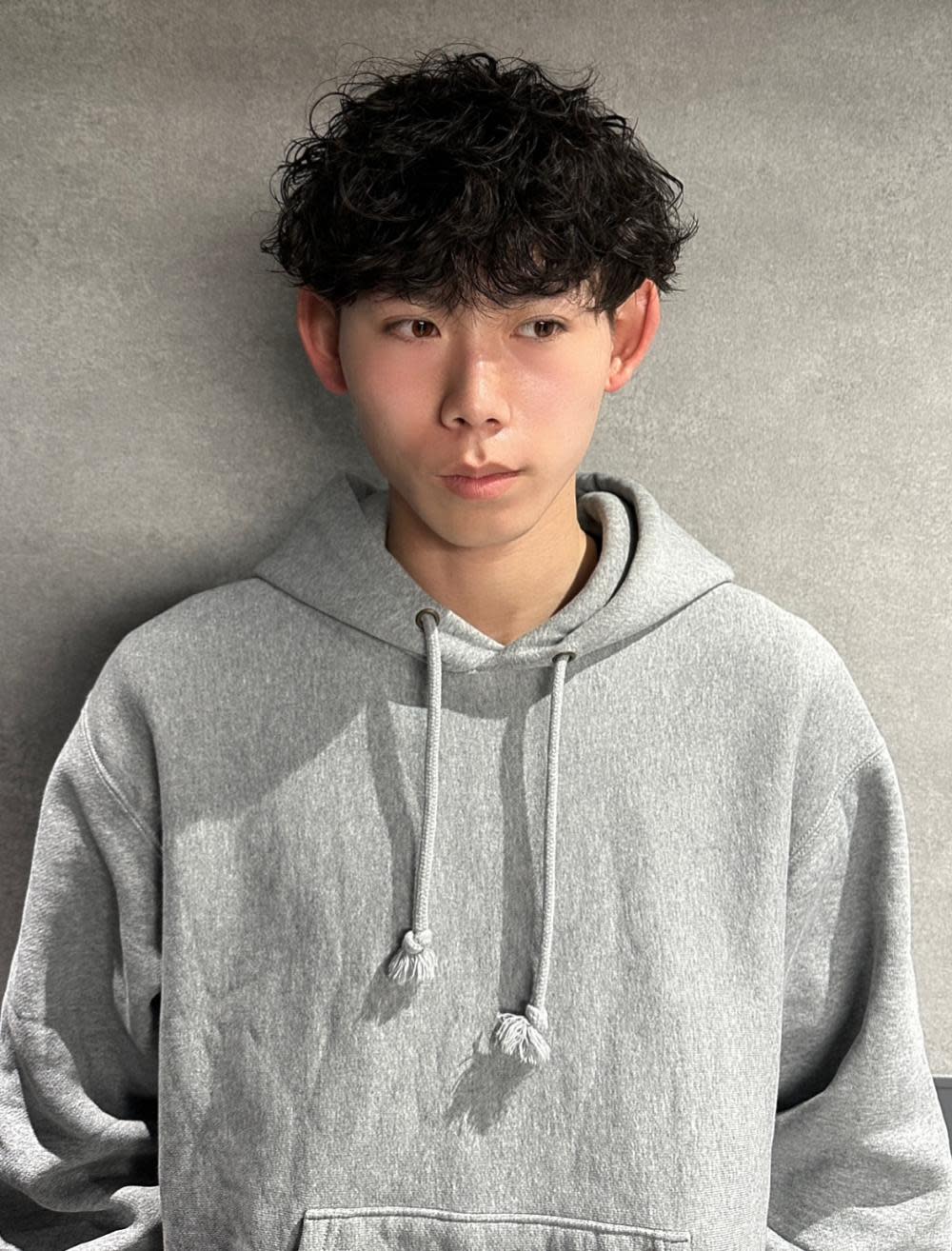 KENJE HOMME【ケンジ オム】のスタイル紹介。波巻きパーマ