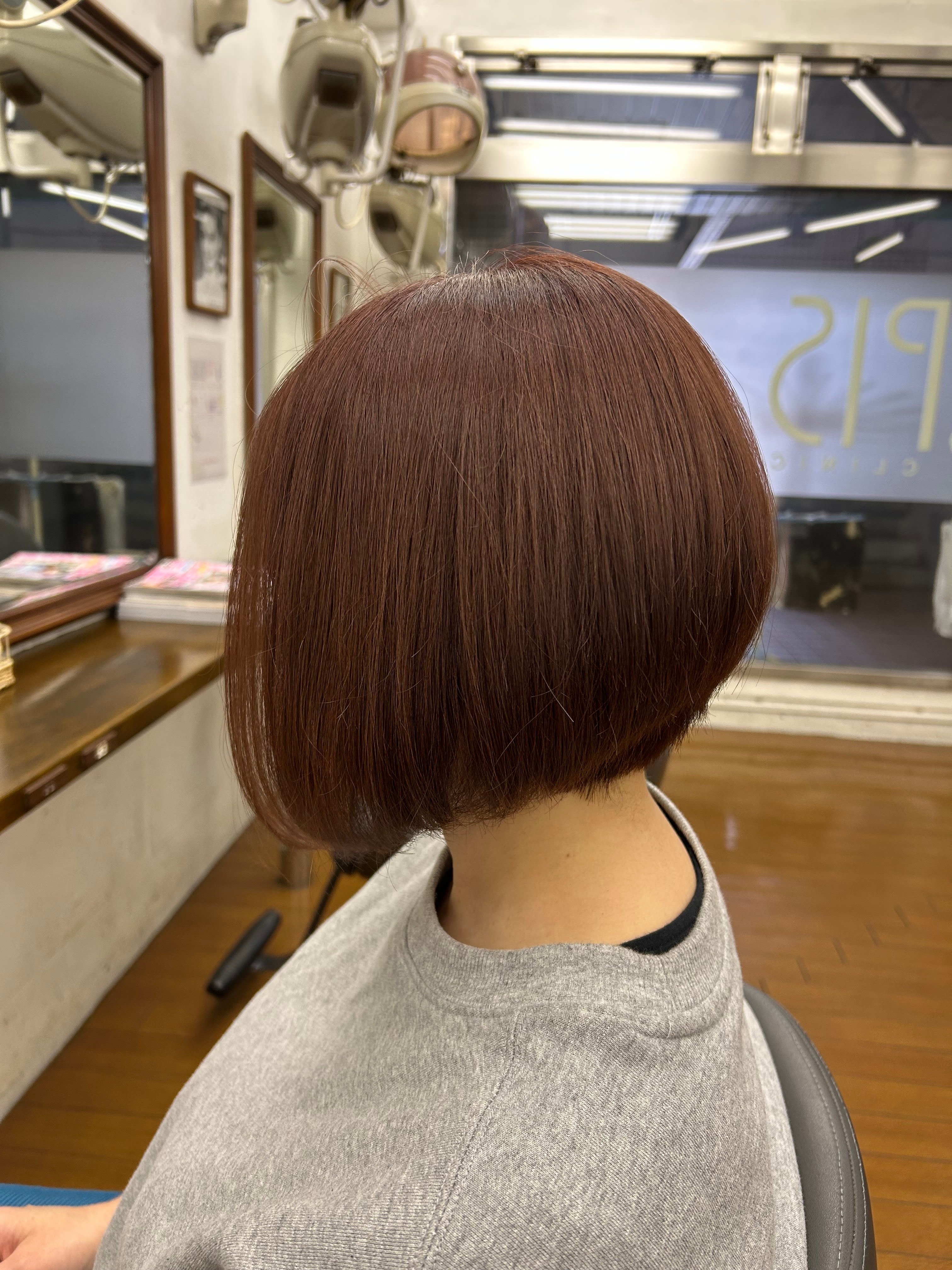 APIS 縮毛矯正専門店【アピス】のスタイル紹介。前下りのグラデーションボブ