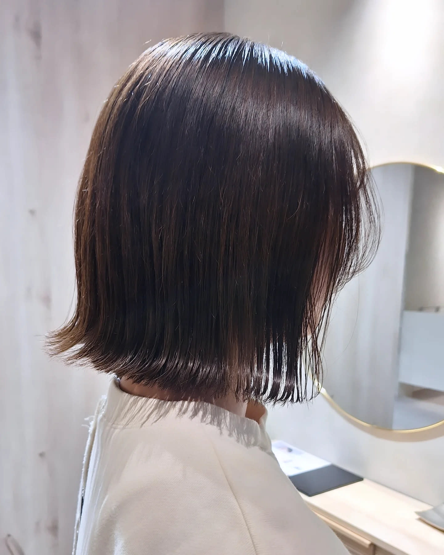 半個室型美容室 Sourire 鹿児島中央店【ハンコシツガタビヨウシツスーリールカゴシマチュウオウテン】のスタイル紹介。切りっぱなしボブ