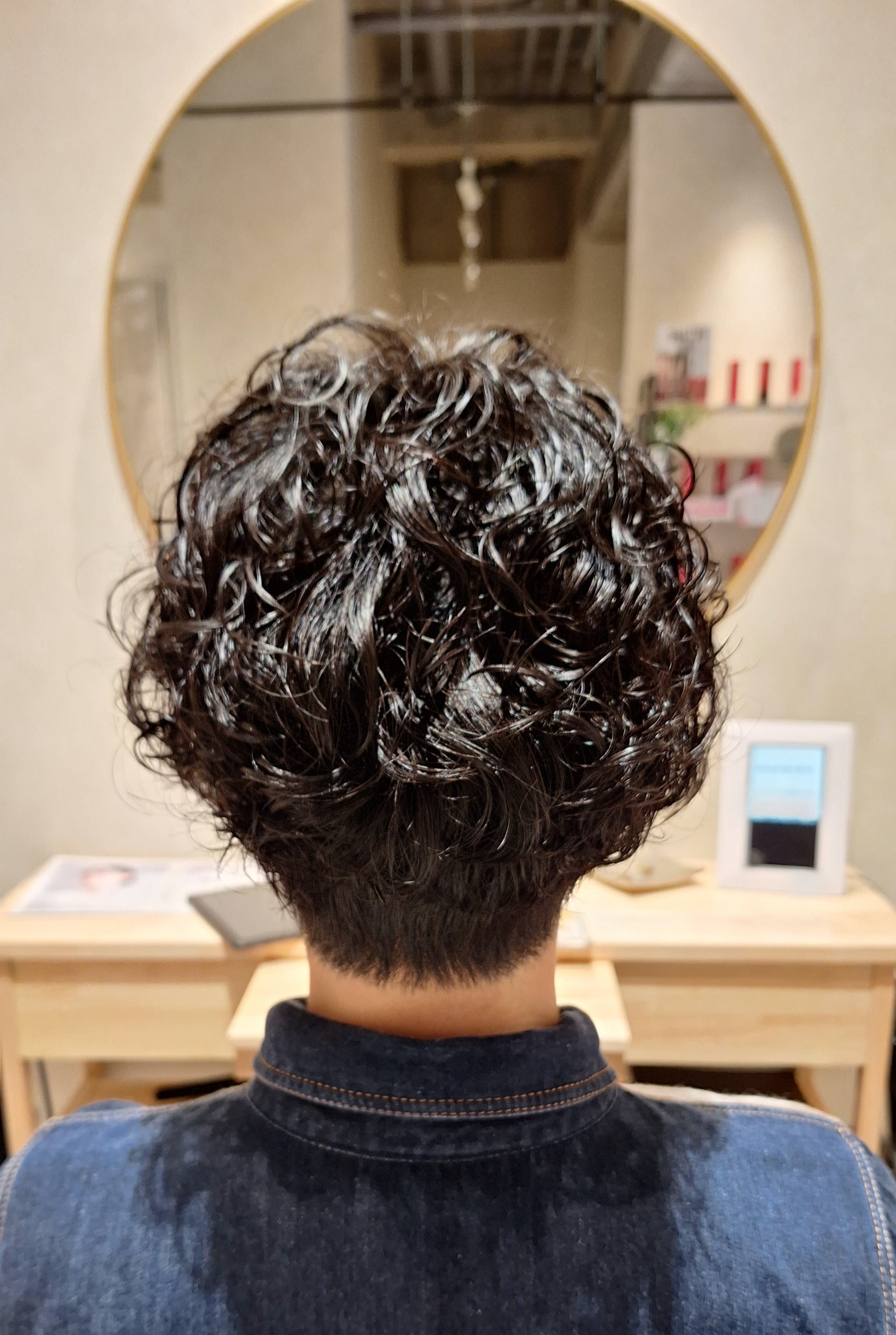 半個室型美容室 Sourire 鹿児島中央店【ハンコシツガタビヨウシツスーリールカゴシマチュウオウテン】のスタイル紹介。ショートパーマ