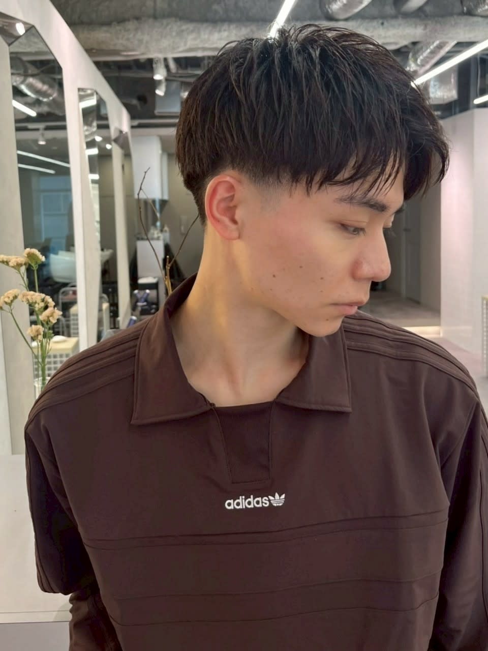 BAYROOM by HONEY omotesando【ベイルーム バイ ハニー オモテサンドウ】のスタイル紹介。ツーブロックマッシュブルーブラック　横浜メンズサロン　黒髪