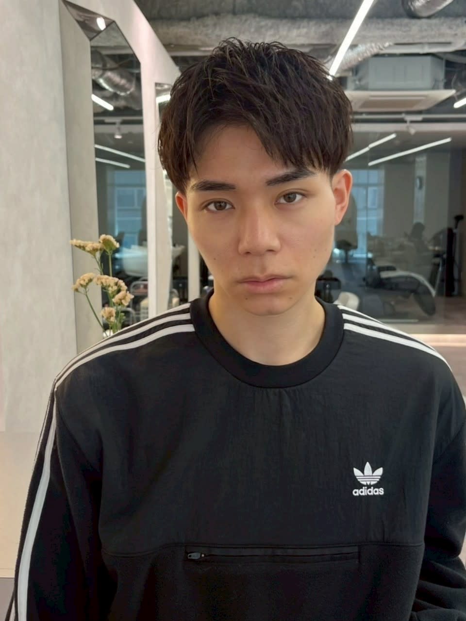 BAYROOM by HONEY omotesando【ベイルーム バイ ハニー オモテサンドウ】のスタイル紹介。横浜メンズカット刈り上げマッシュ黒髪スパイキーショート黒髪