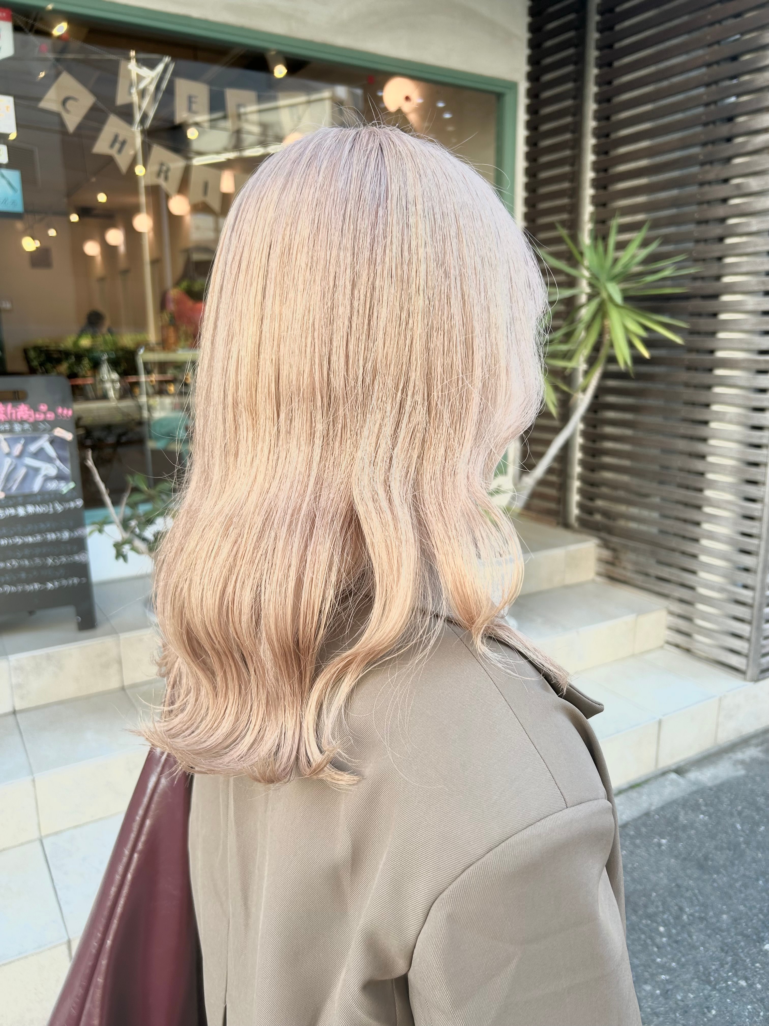 MOPS 金沢文庫店【モップス カナザワブンコテン】のスタイル紹介。ホワイトベージュ