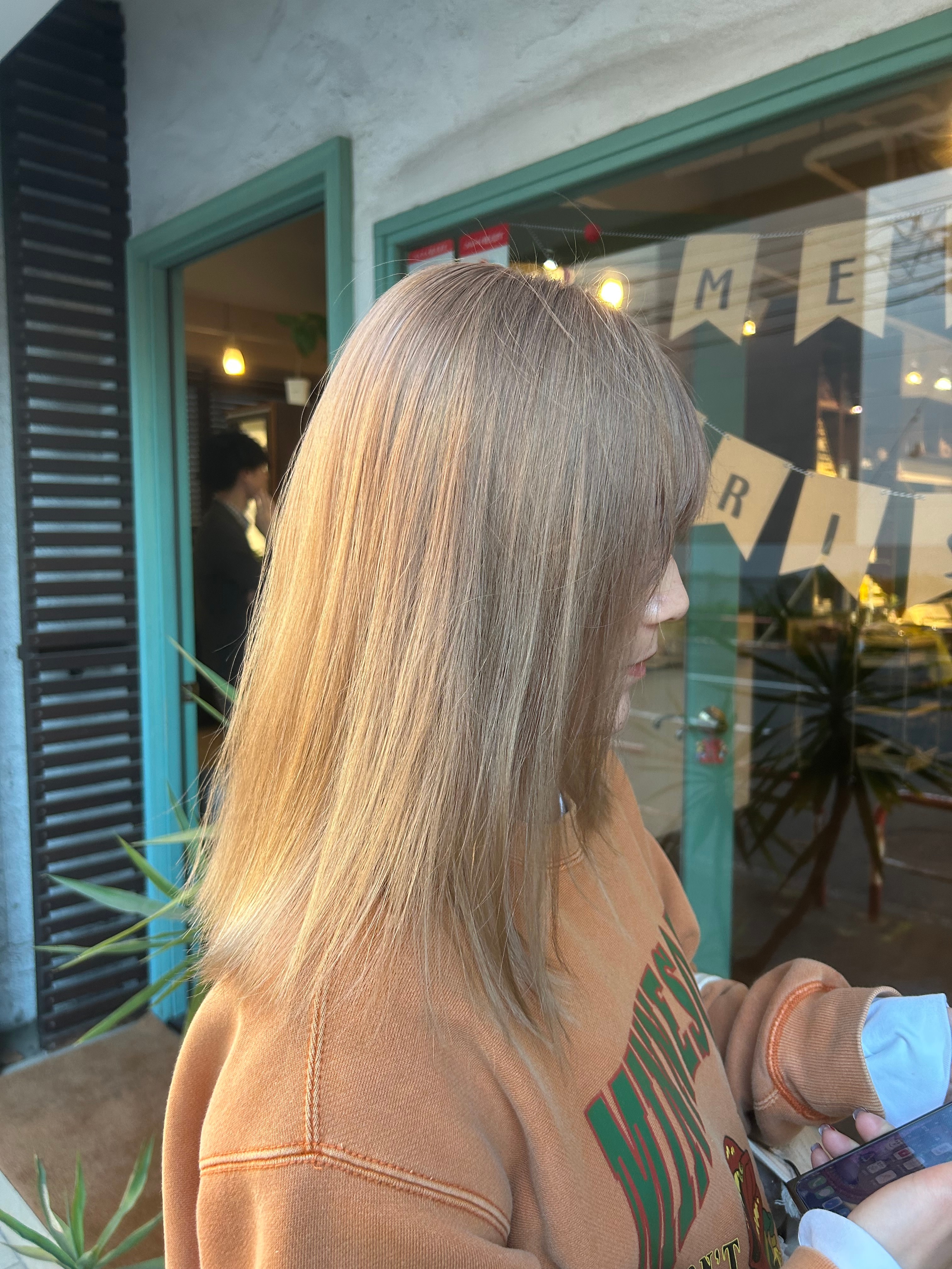 MOPS 金沢文庫店【モップス カナザワブンコテン】のスタイル紹介。暖色ベージュ