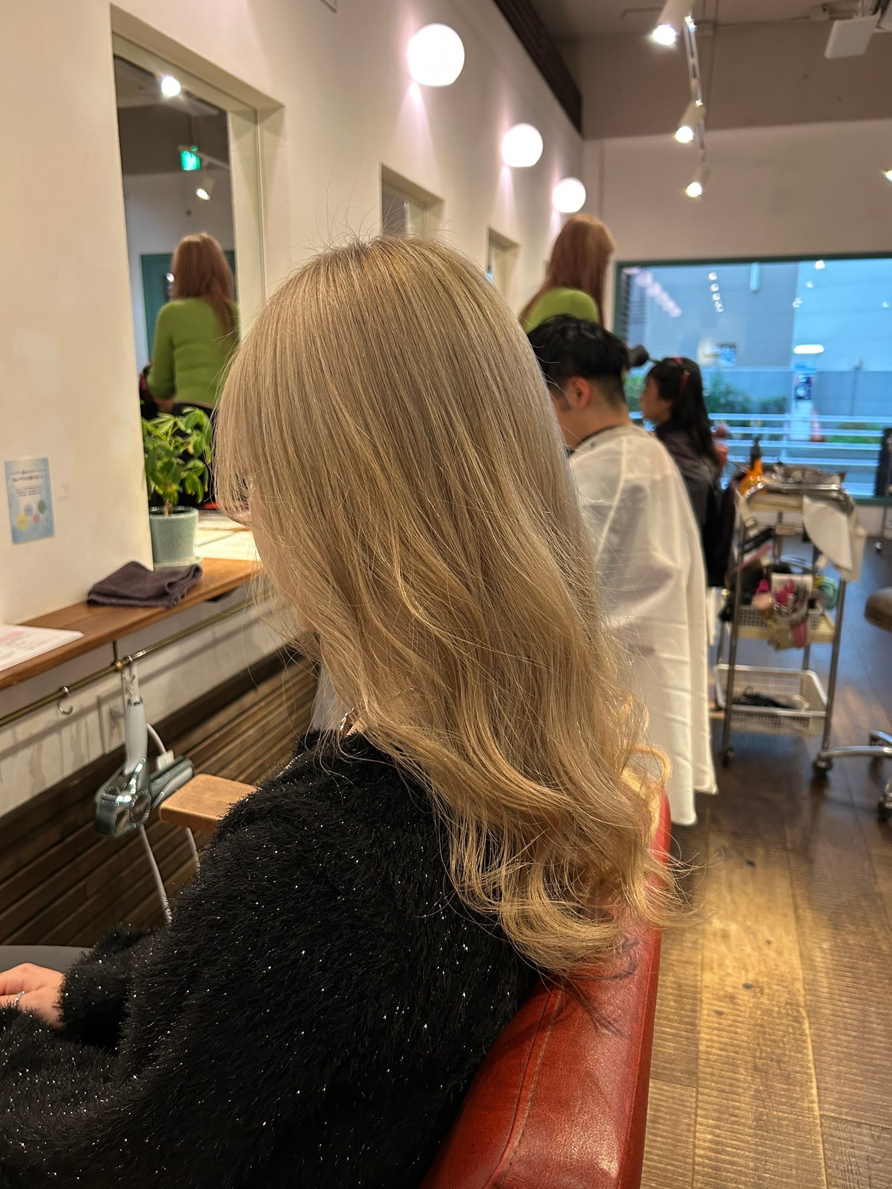 MOPS 金沢文庫店【モップス カナザワブンコテン】のスタイル紹介。ミルクティーベージュ