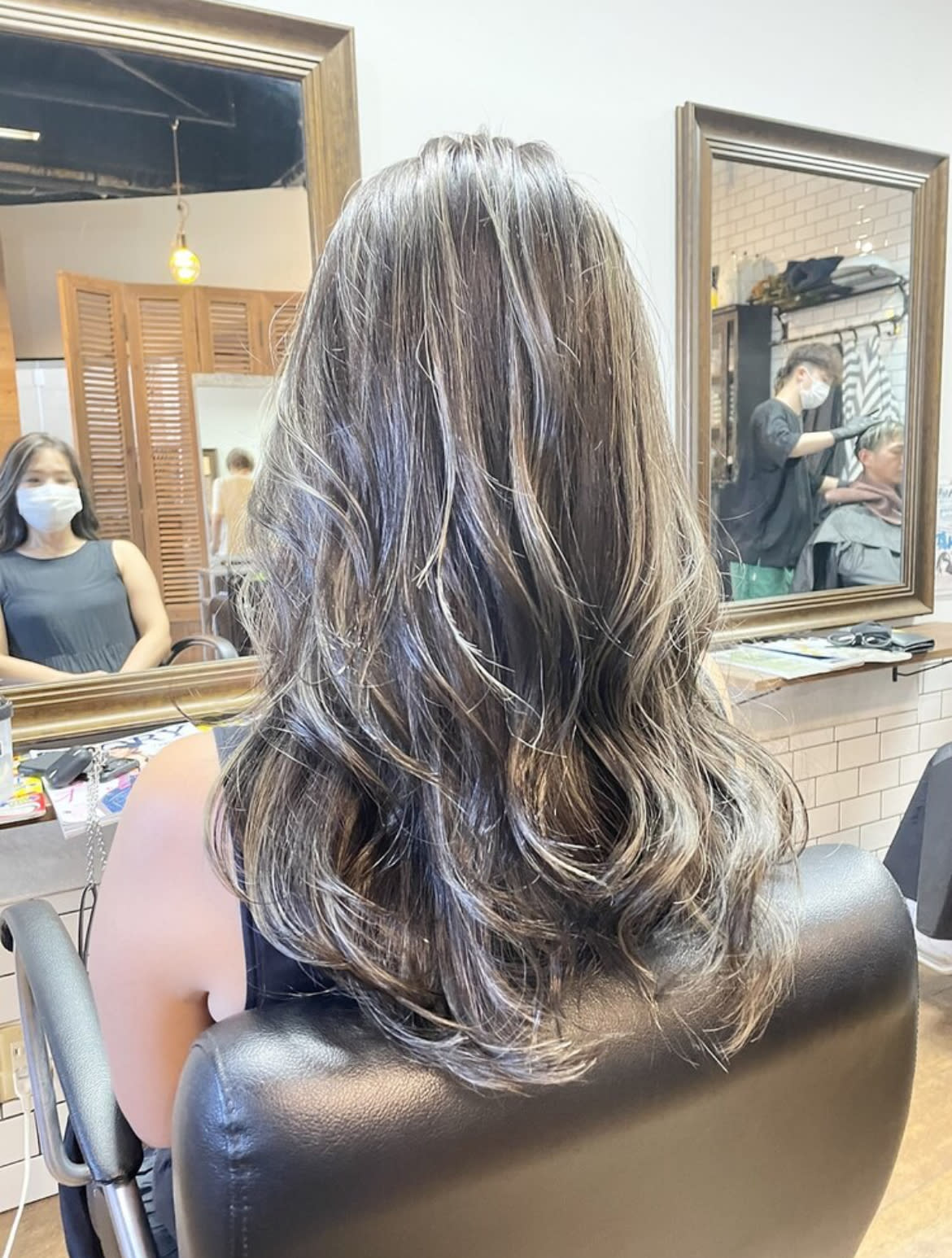 BARNEYS　HAIR【バーニーズヘアー】のスタイル紹介。コントラストハイライト