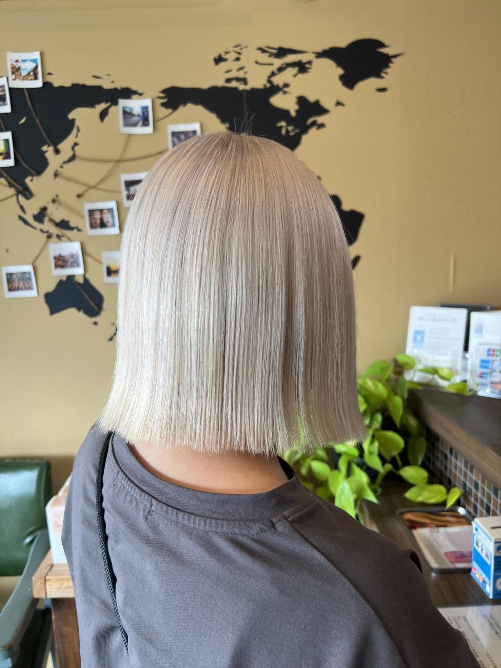 Hair design D. 【ヘアーデザイン ディードット】【ヘアーデザイン ディードット】のスタイル紹介。柔らかWhite/ホワイトブリーチ/ブリーチカラー