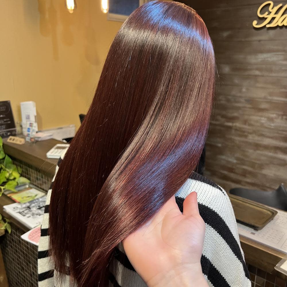 Hair design D. 【ヘアーデザイン ディードット】【ヘアーデザイン ディードット】のスタイル紹介。艶ボルドー/ワインレッド/ブリーチ無し