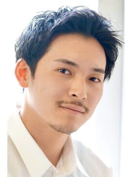 床屋にもう【トコヤニモウ】のスタイル紹介。スパイキーショート　ブルーブラック　パンク　RK