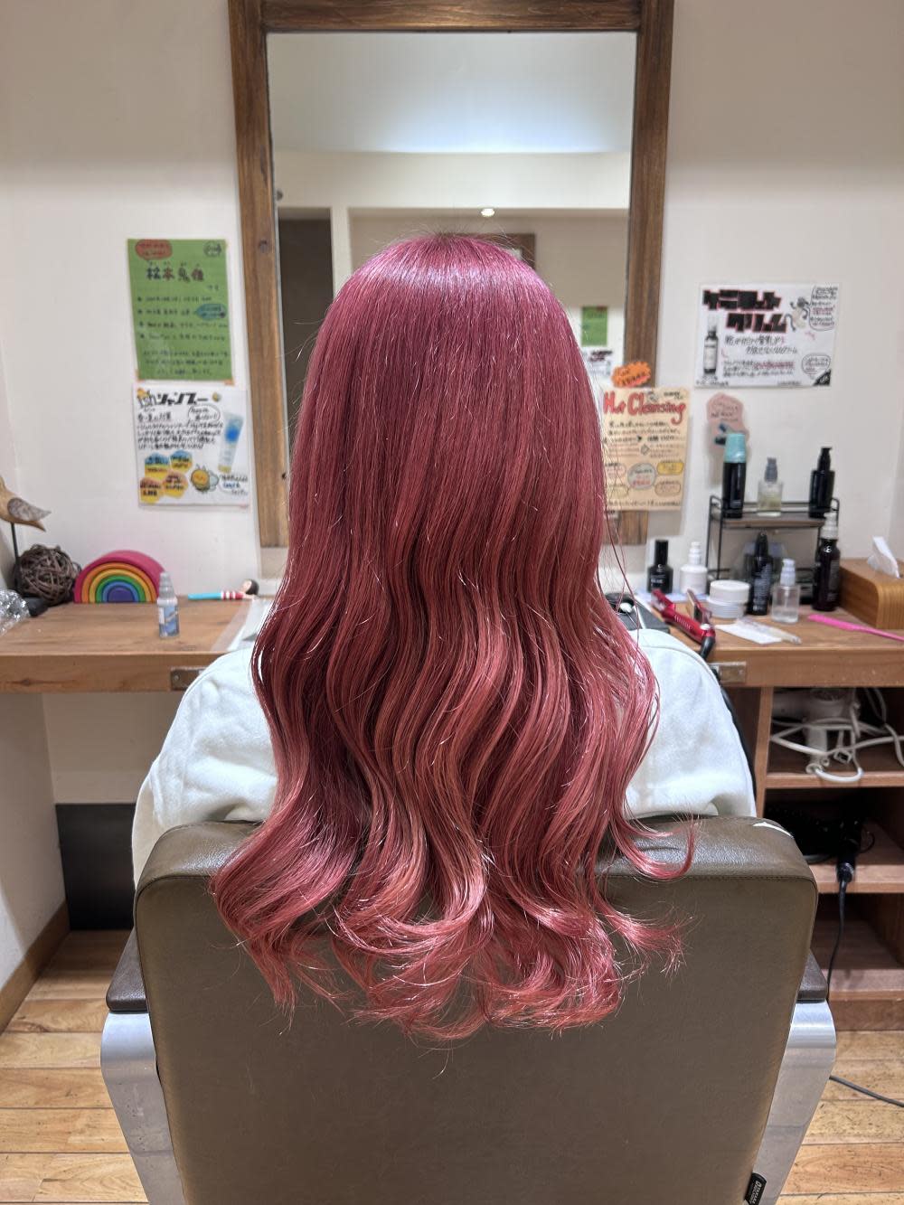 POREPORE HAPPY HAIR BASE 国立谷保【ポレポレハッピーヘアーベース】【ポレポレハッピーヘアーベース】のスタイル紹介。ダブルカラーピンク