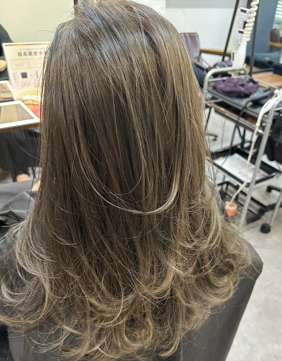 flag【フラッグ】のスタイル紹介。グレージュ/レイヤースタイル