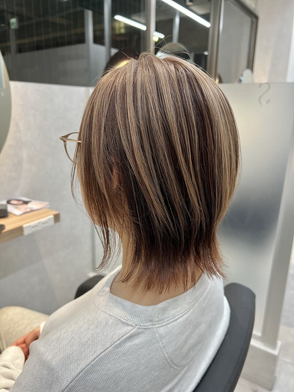 NIKA 【ニカ】 半個室サロン【ニカハンコシツサロン】のスタイル紹介。ミルクティーベージュ/アンブレラカラー