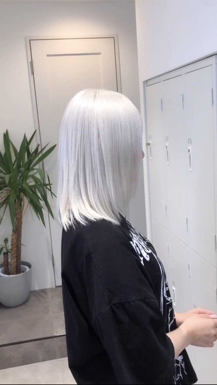 TOKYO OTAKU HAIR【オタクヘアー】 ケアブリーチ ダブルカラー インナーカラー【トーキョーオタクヘアーケアブリーチダブルインナーカラー】のスタイル紹介。アニメホワイト
