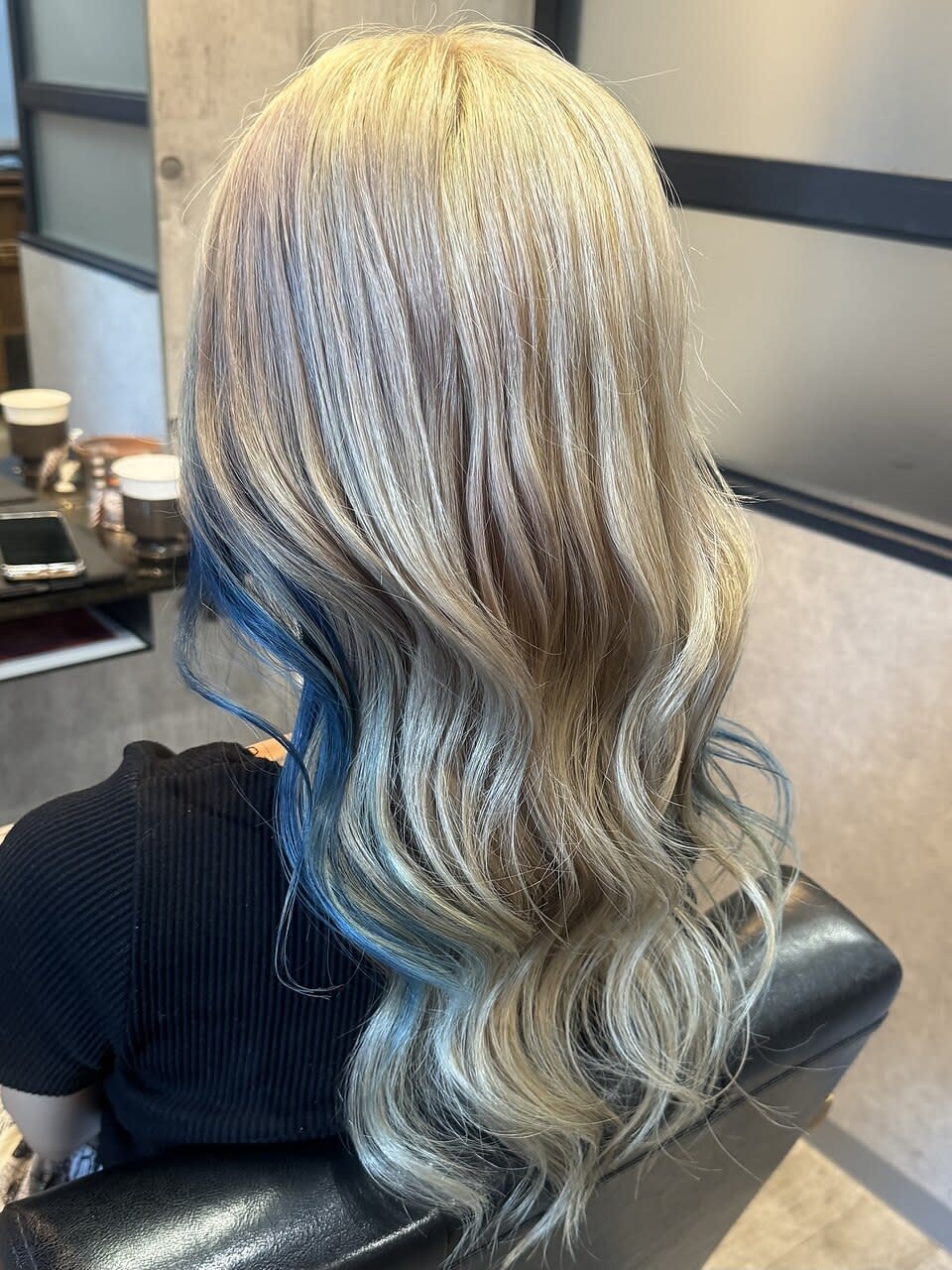 TOKYO OTAKU HAIR【オタクヘアー】 ケアブリーチ ダブルカラー インナーカラー【トーキョーオタクヘアーケアブリーチダブルインナーカラー】のスタイル紹介。ブルーロック　カイザーカラー