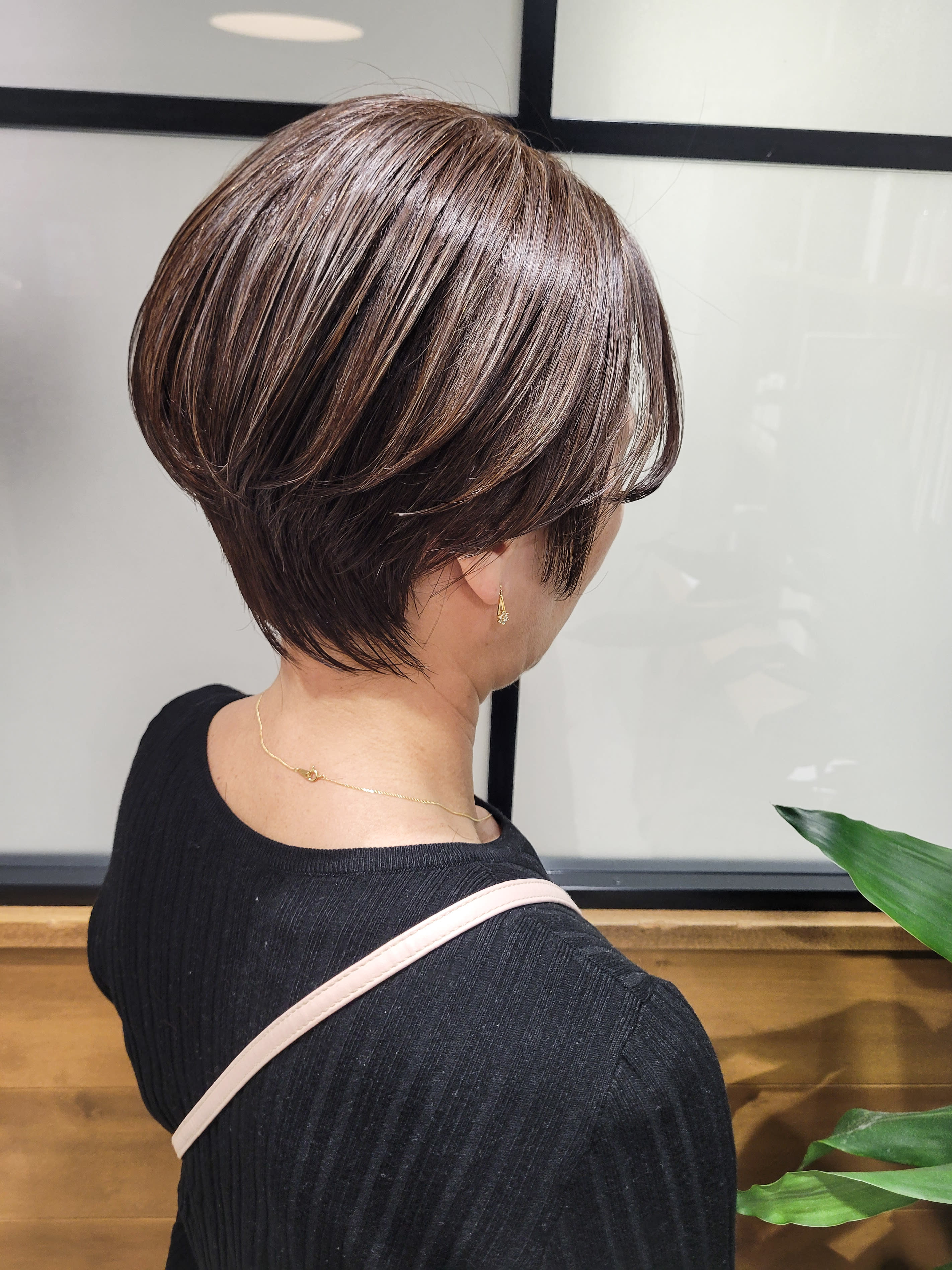 BALE【ベール】のスタイル紹介。白髪ぼかしハイライト　ショート【尾野恭平】