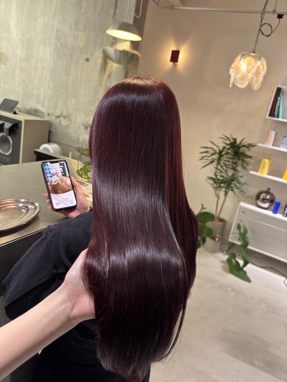 ink by artefice 【インク バイ アルテフィーチェ】【インク バイ アルテフィーチェ】のスタイル紹介。ワインレッドカラー