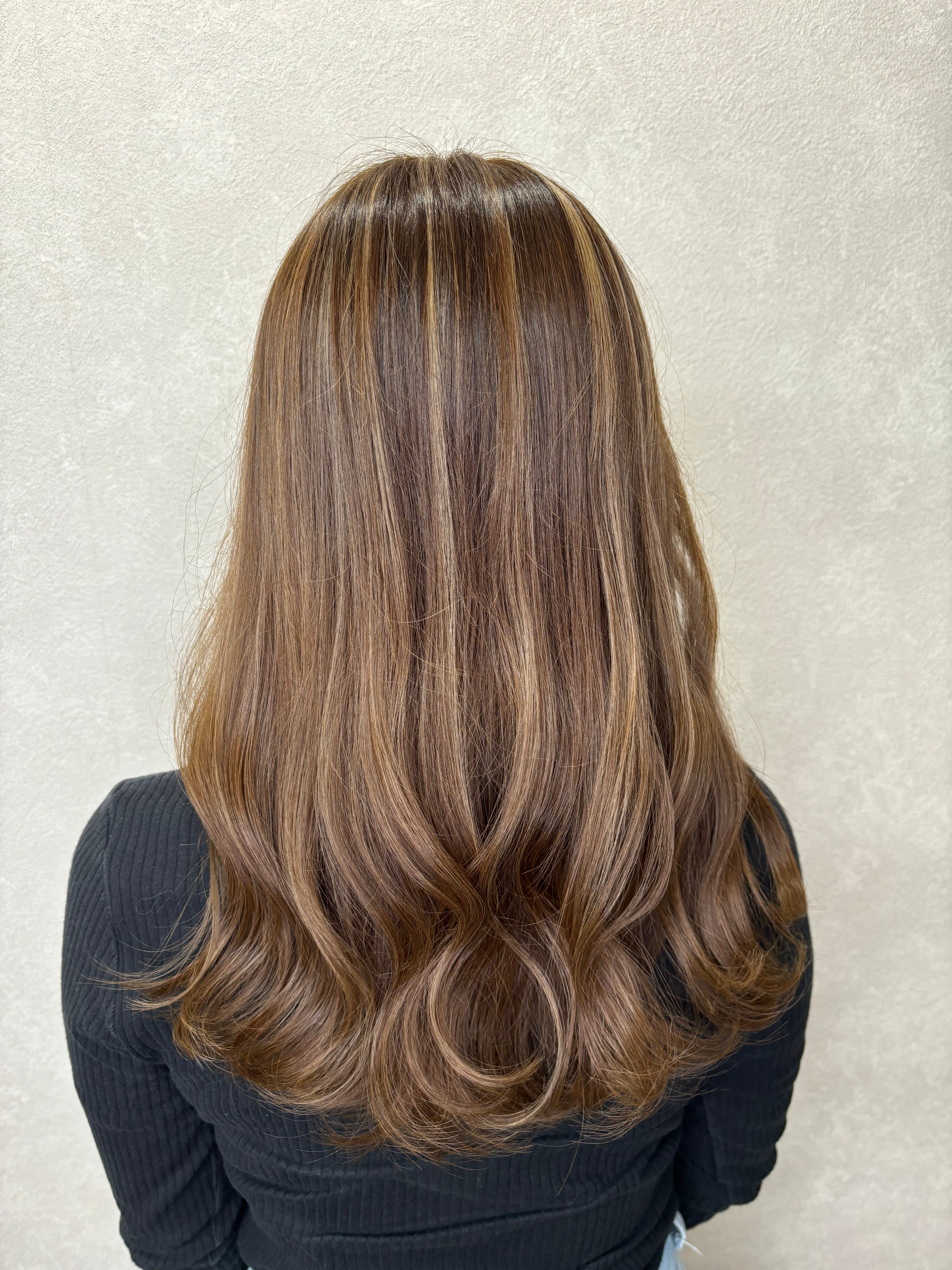 KR2S 河内長野店【ケーアールツーエス カワチナガノテン】のスタイル紹介。白髪ぼかしハイライトカラー