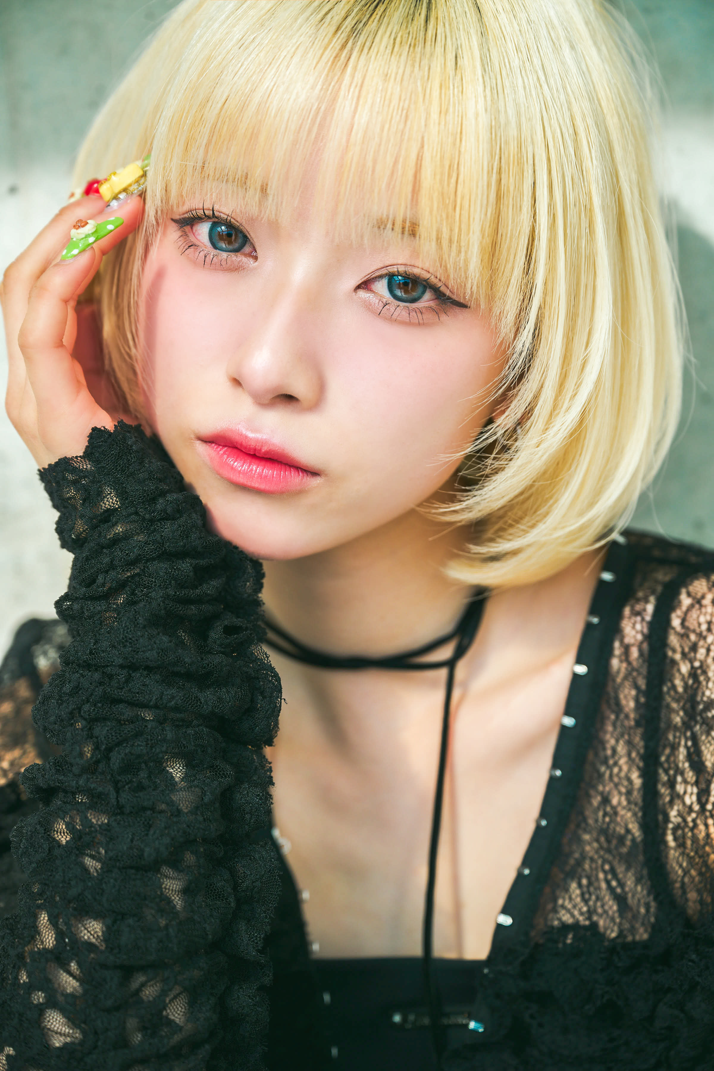 little 京都四条店【リトル キョウトシジョウテン】のスタイル紹介。ホワイトブロンドレイヤーボブ