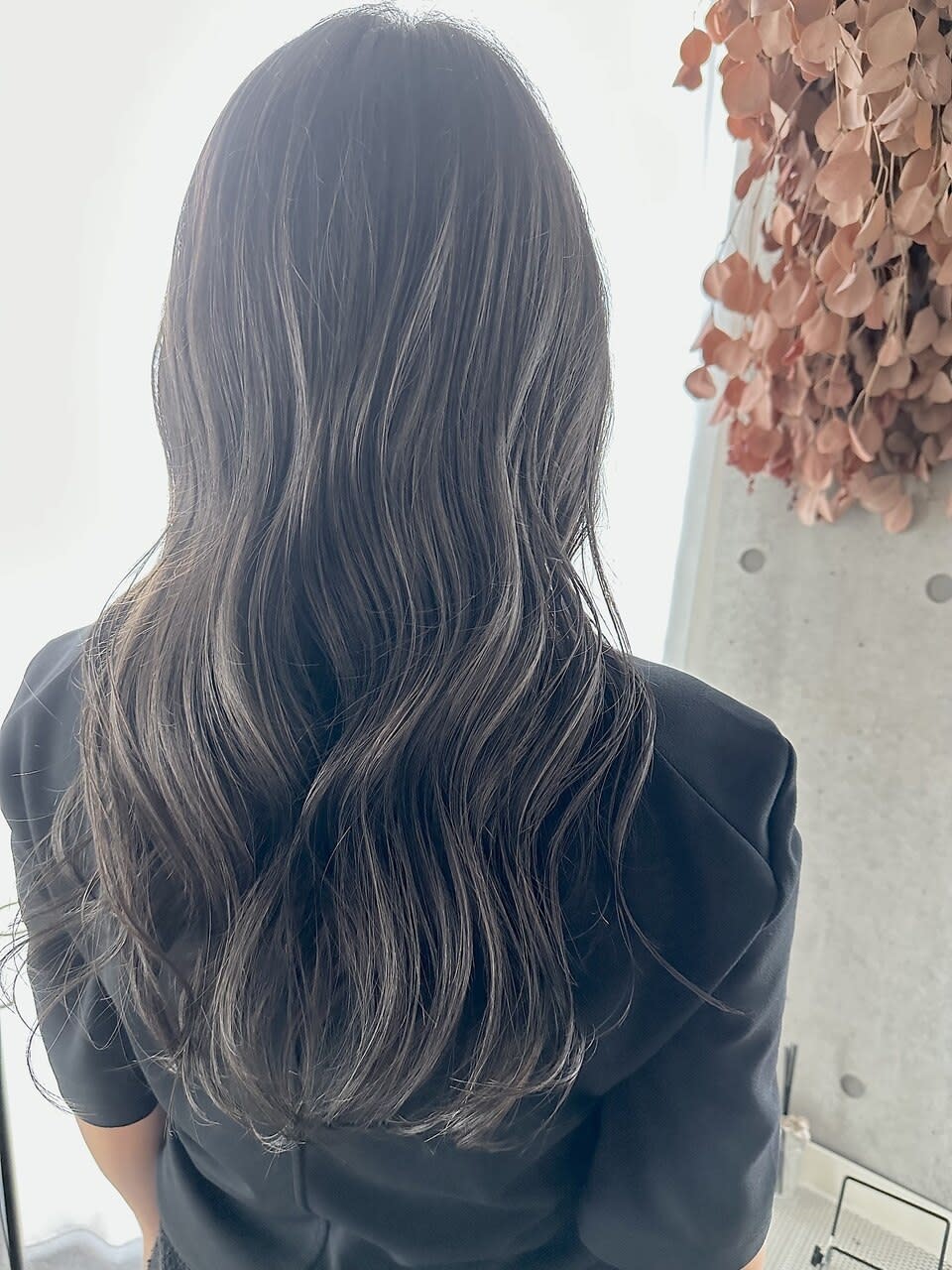 AOZORA HAIR FUJISAKIGU【アオゾラヘアーフジサキグウ】のスタイル紹介。ハイライト×グレージュ