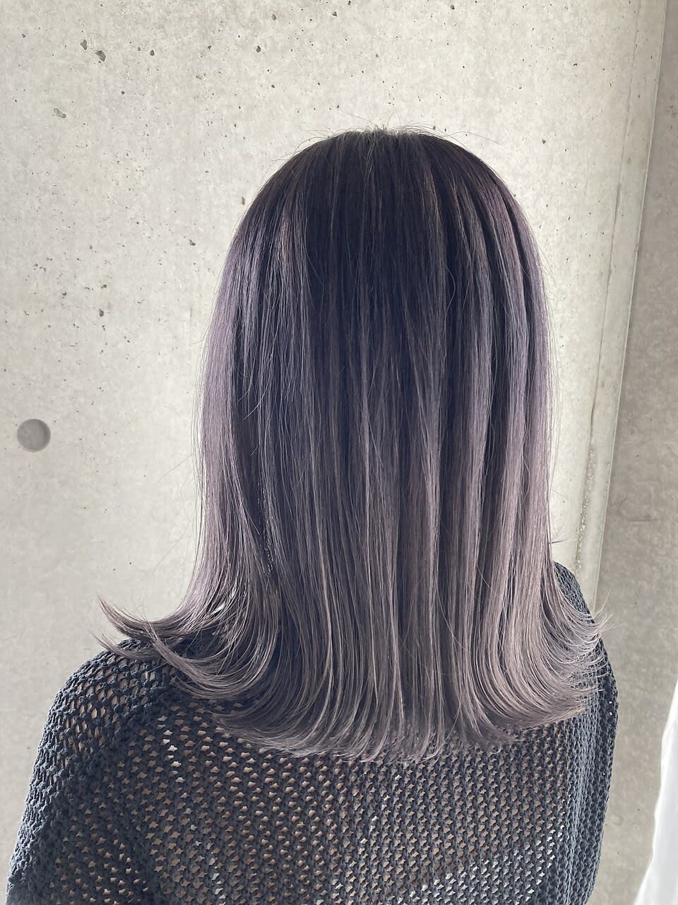 AOZORA HAIR FUJISAKIGU【アオゾラヘアーフジサキグウ】のスタイル紹介。☆うる艶髪☆おしゃれハイライト 外ハネボブ グレイアッシュ